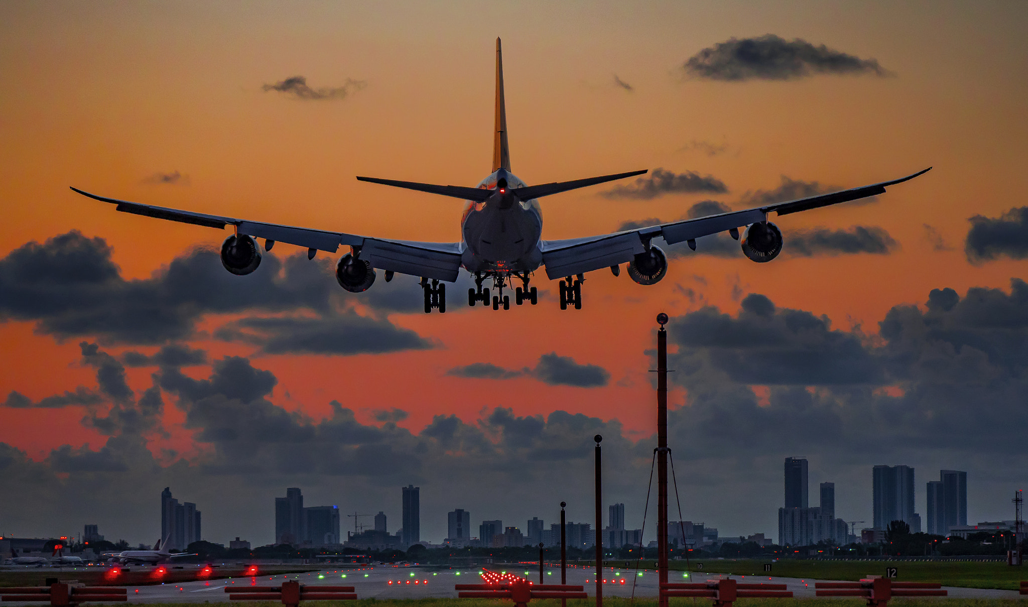 Panasonic Lumix DMC-GX8 + LEICA DG 100-400/F4.0-6.3 sample photo. Sunset boeing 747 miami photography