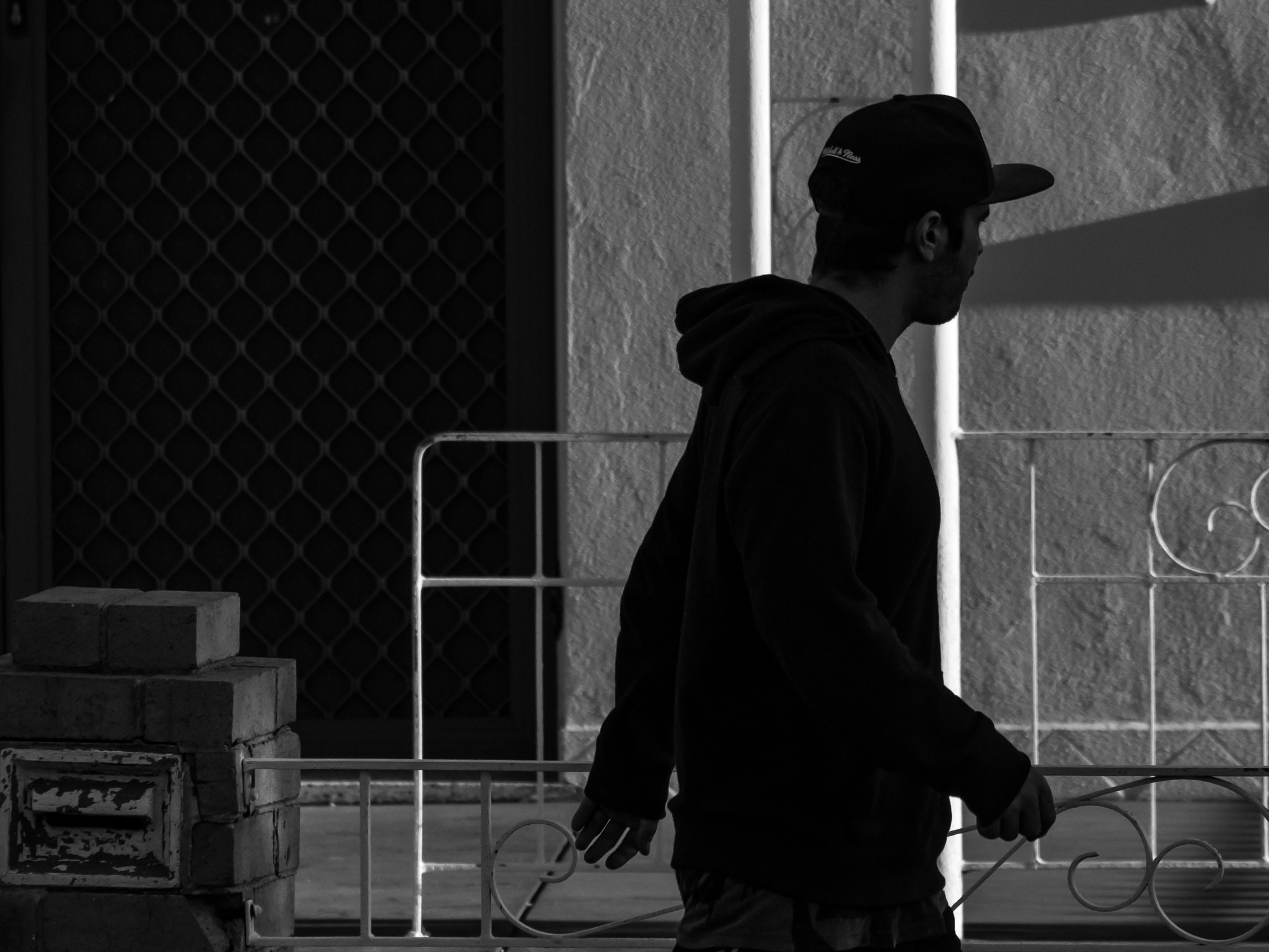 Olympus OM-D E-M1 sample photo. 5 o'clock shadow photography