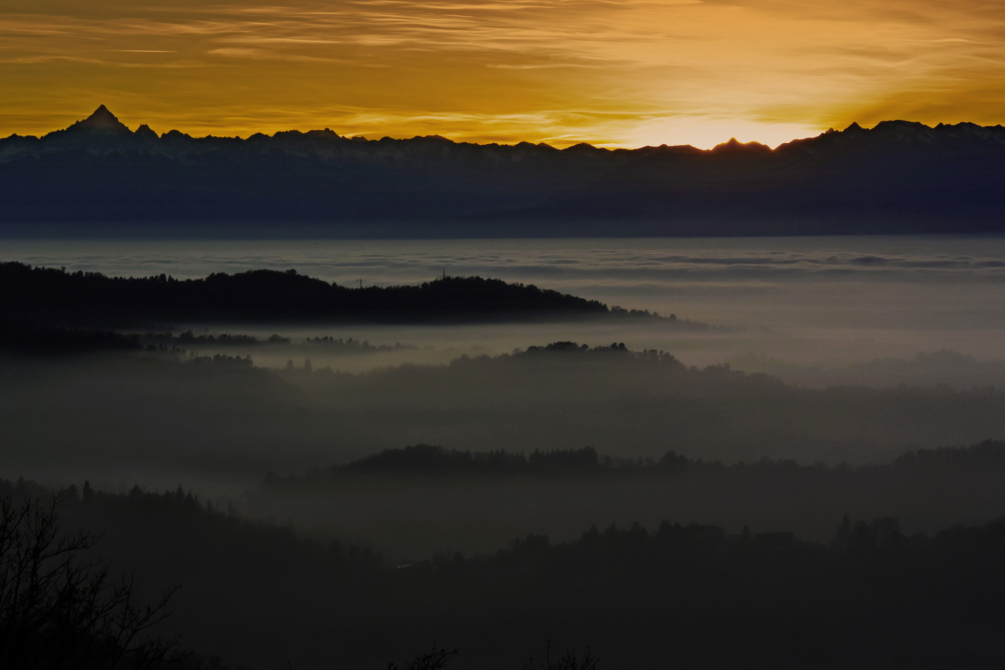 1 NIKKOR VR 10-100mm f/4-5.6 sample photo. Peaks - monviso photography