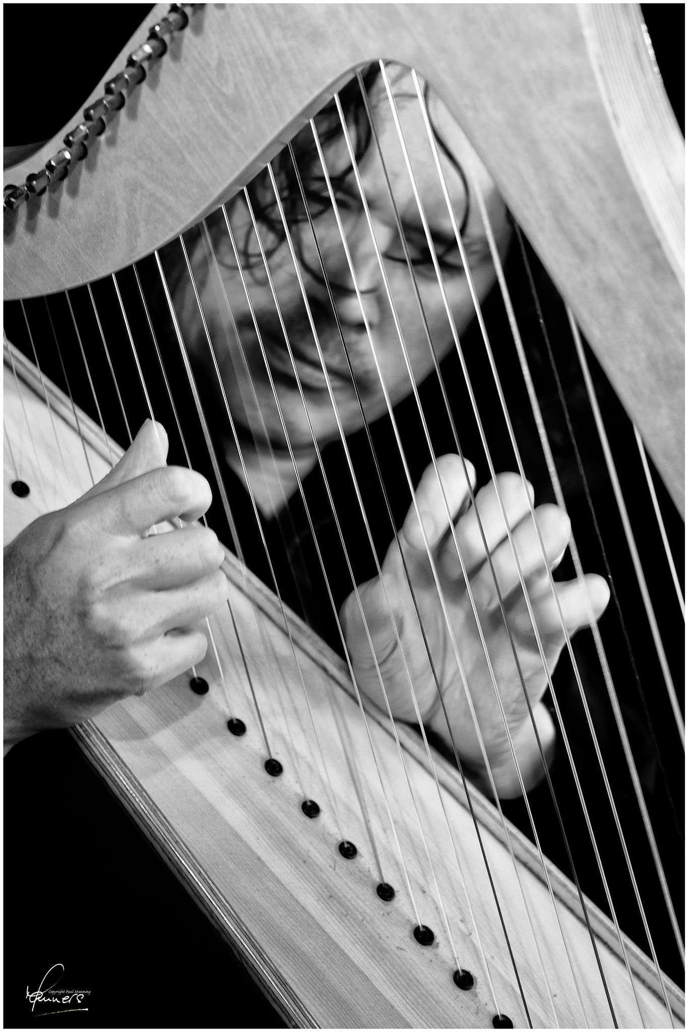 Canon EOS 5DS + Canon EF 70-200mm F4L IS USM sample photo. Plucking at the strings photography