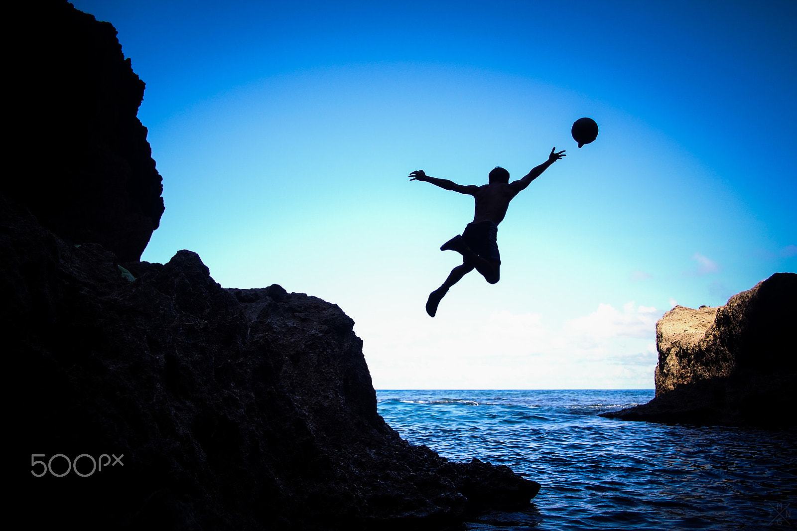 Olympus OM-D E-M5 + Panasonic Lumix G 14mm F2.5 ASPH sample photo. Catch the ball photography