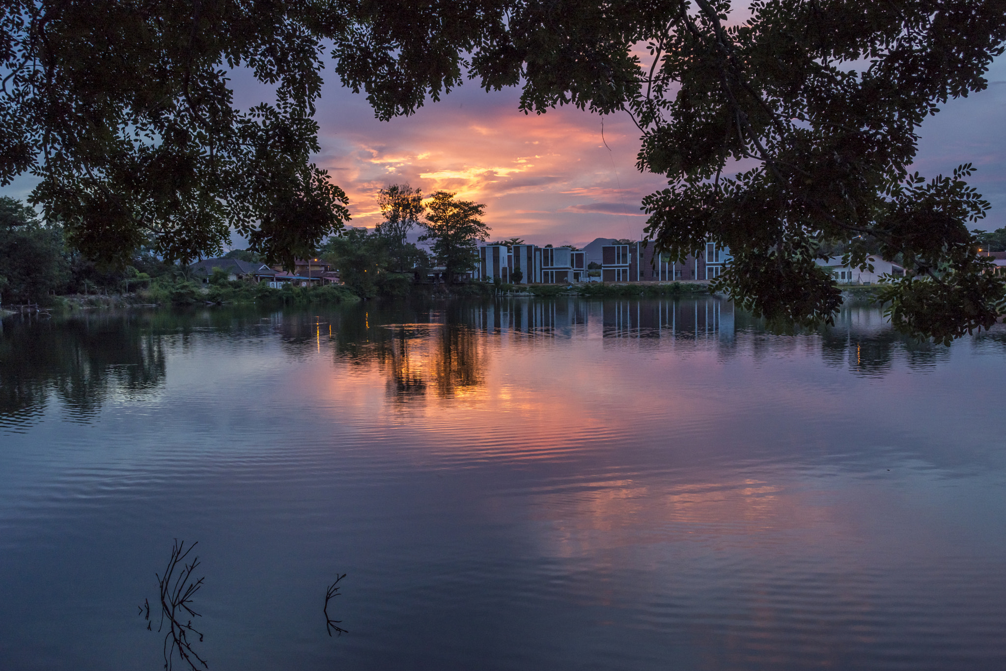 AF Zoom-Nikkor 28-80mm f/3.3-5.6G sample photo. Sunrise by the lake photography