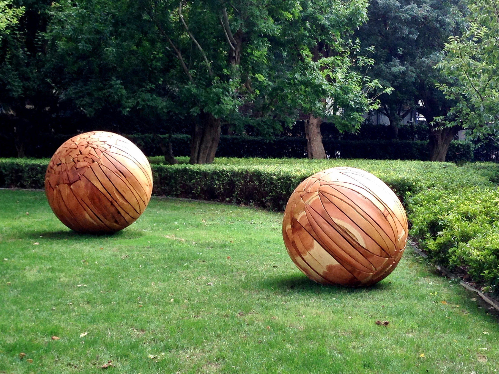Apple iPhone5,2 sample photo. Spheres 球体 photography