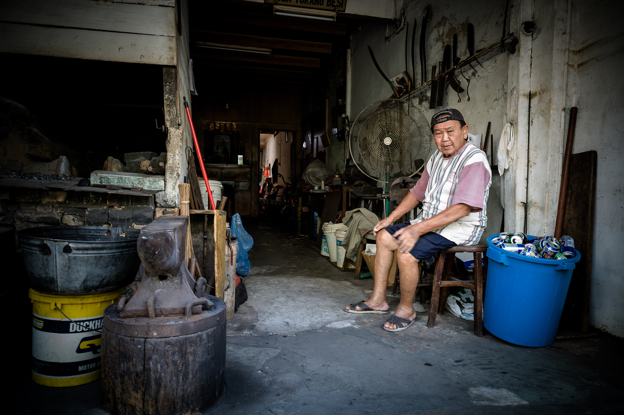 Leica M9 + Leica Elmar-M 24mm F3.8 ASPH sample photo. Old man - malacca photography