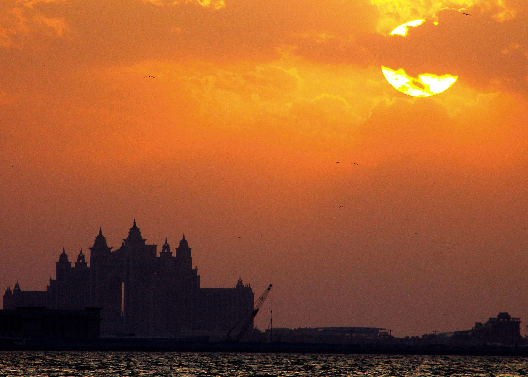 Canon EF75-300mm f/4-5.6 sample photo. Sun going down over the palm jumeirah photography
