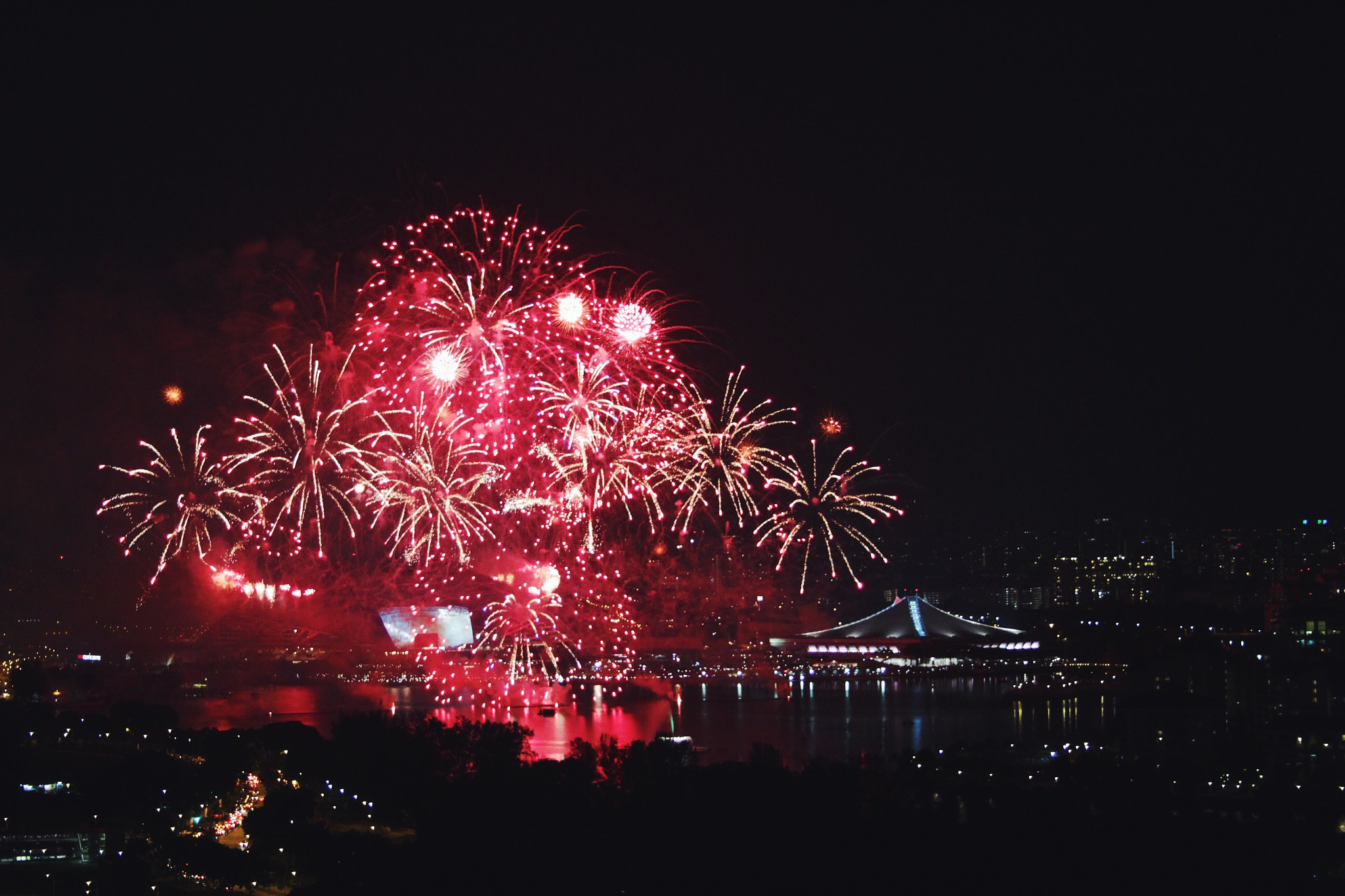 Canon EF-S 18-55mm F3.5-5.6 II sample photo. Fireworks photography