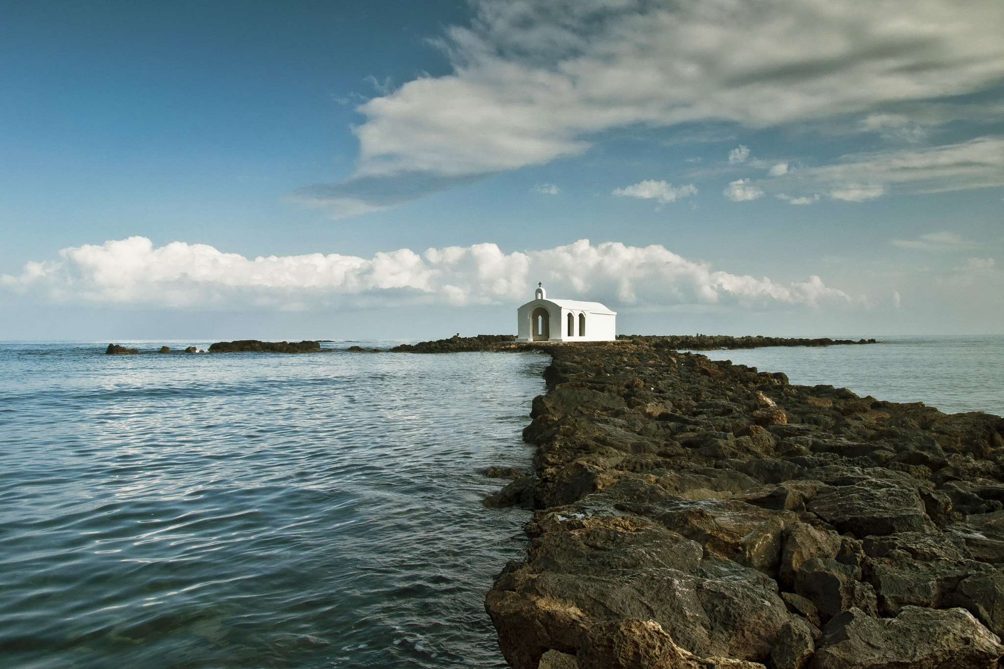 Nikon D5000 + Sigma 17-70mm F2.8-4 DC Macro OS HSM sample photo. Chappel in the sea photography