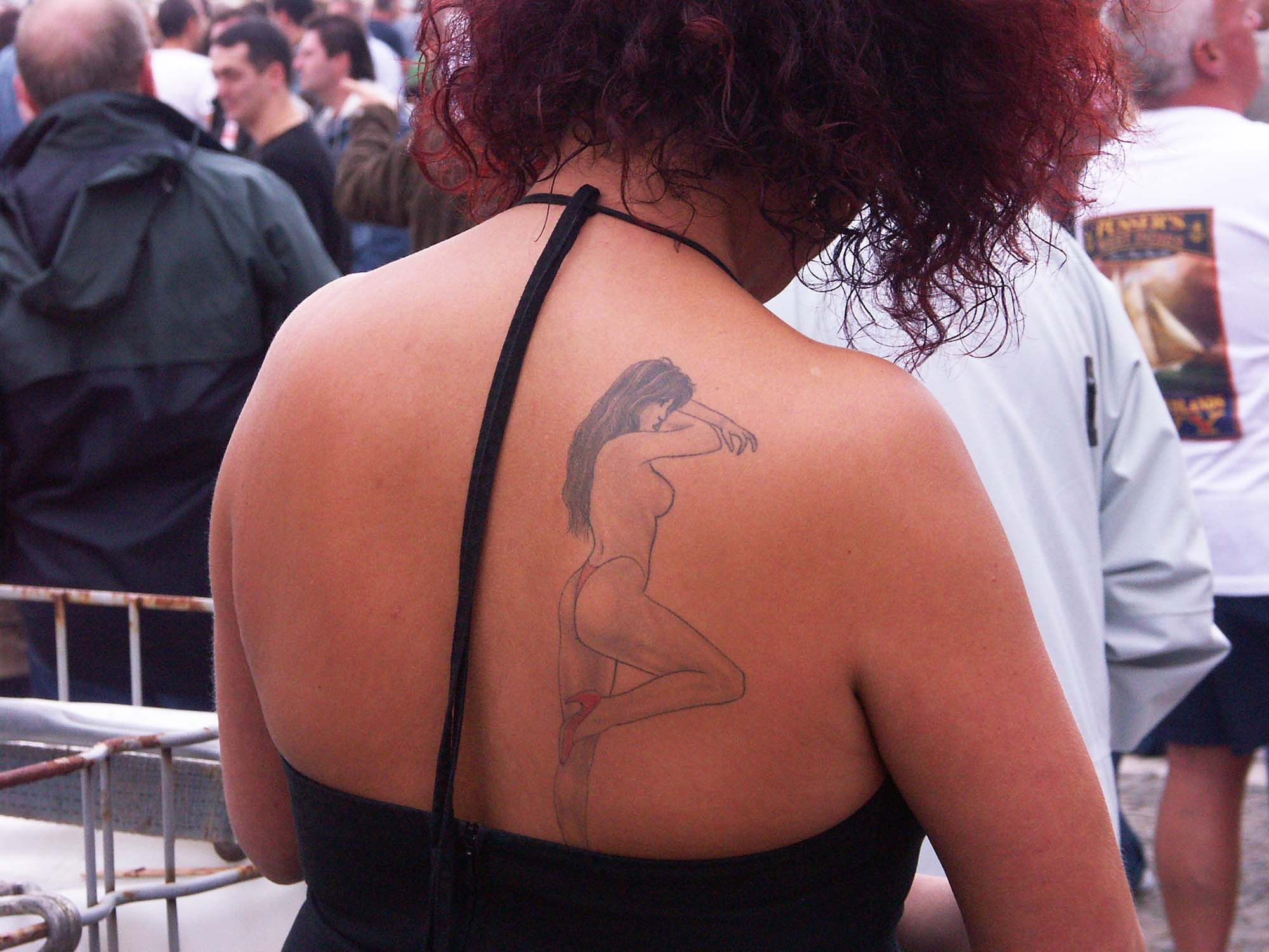 KONICA MINOLTA DiMAGE A1 sample photo. Lady with the tattoo photography