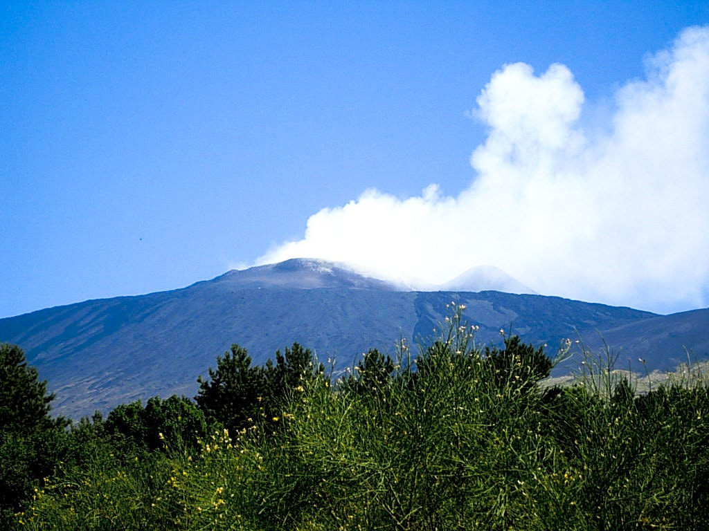 Nikon COOLPIX P4 sample photo. Etna, sicily  photography