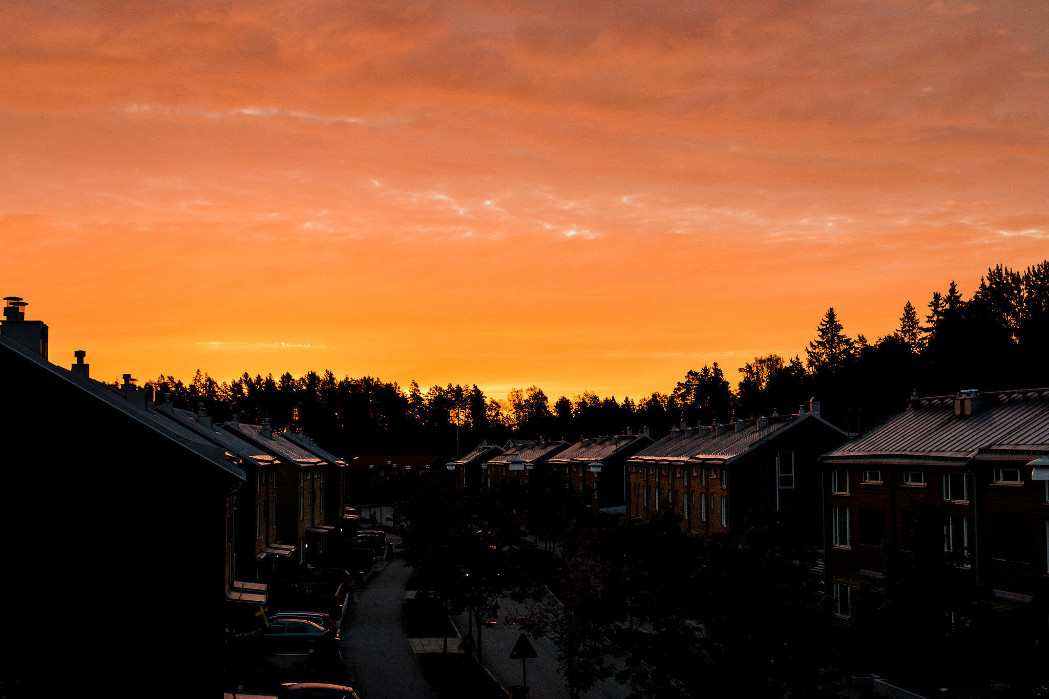 Canon EOS 70D + Canon EF 35mm F1.4L USM sample photo. Sunrise over my street photography