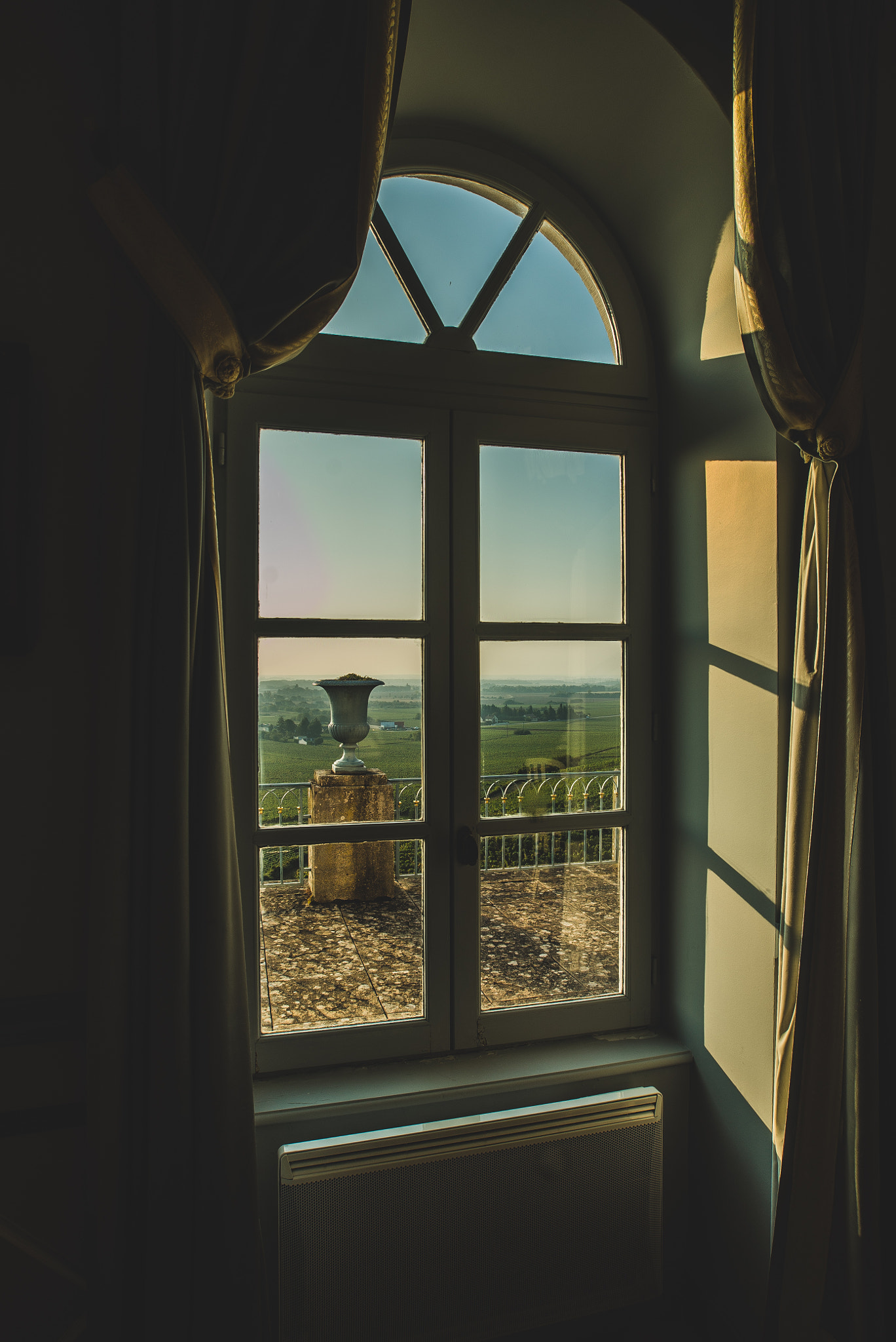 Sony a7S + Sony DT 50mm F1.8 SAM sample photo. Chateau gris - nuits-saint-georges photography
