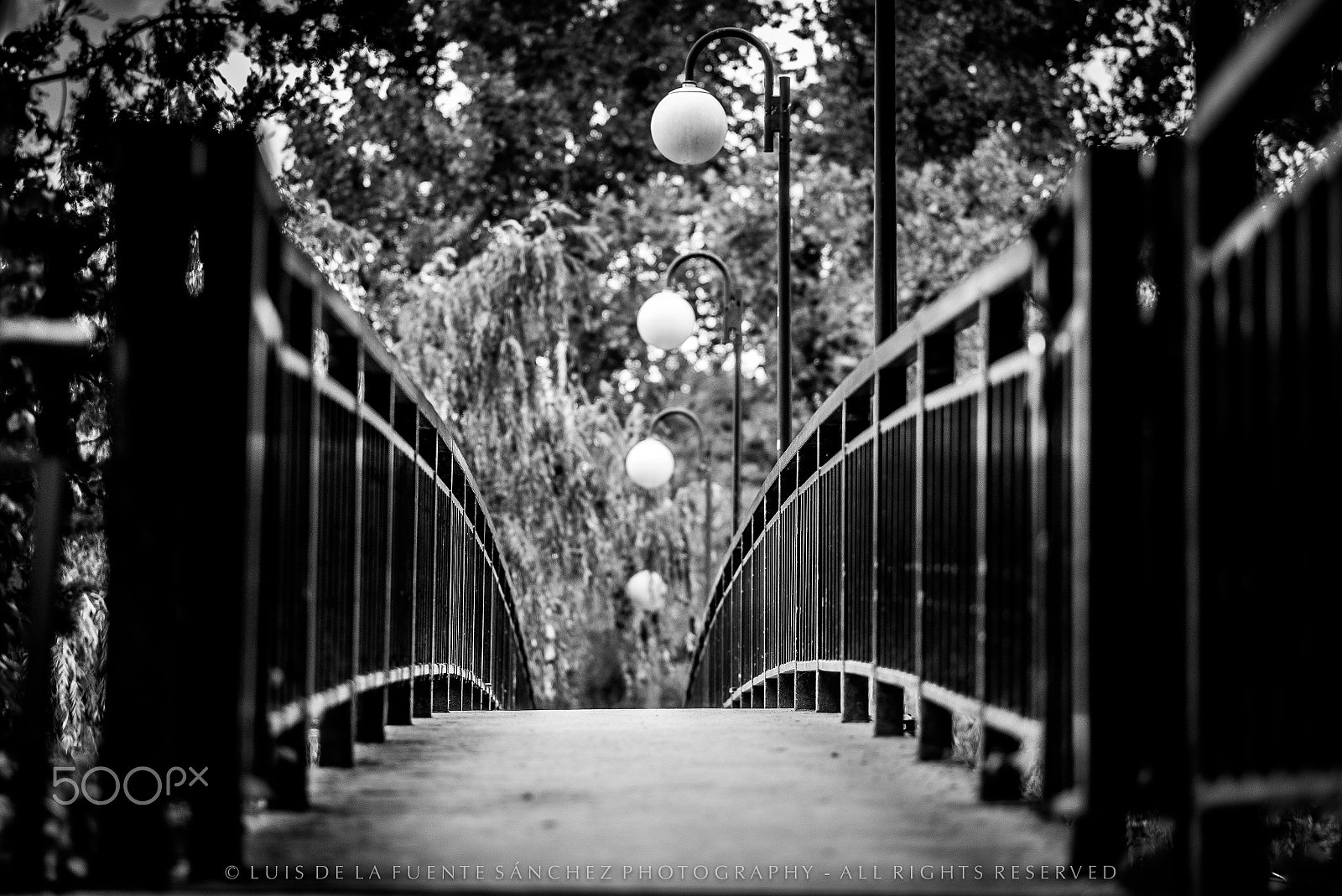 Leica APO-Summicron-M 90mm F2 ASPH sample photo. El puente photography
