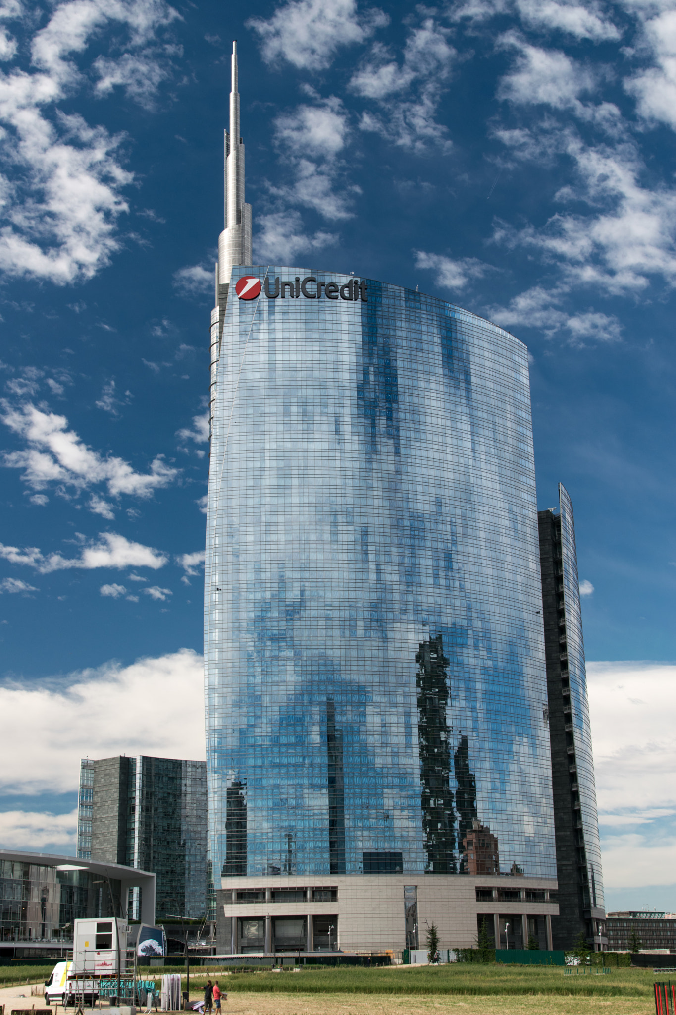 Nikon AF-S Nikkor 24-120mm F4G ED VR sample photo. Unicredit tower photography