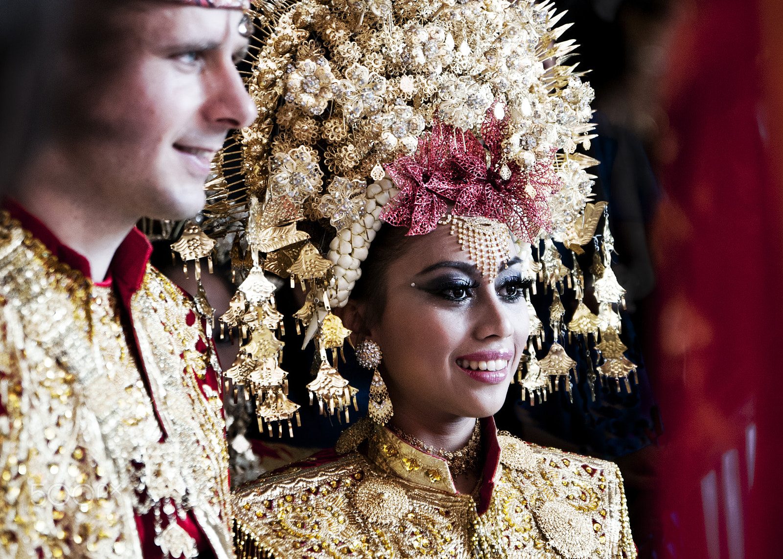 Nikon D300 sample photo. Traditional minang wedding dress photography