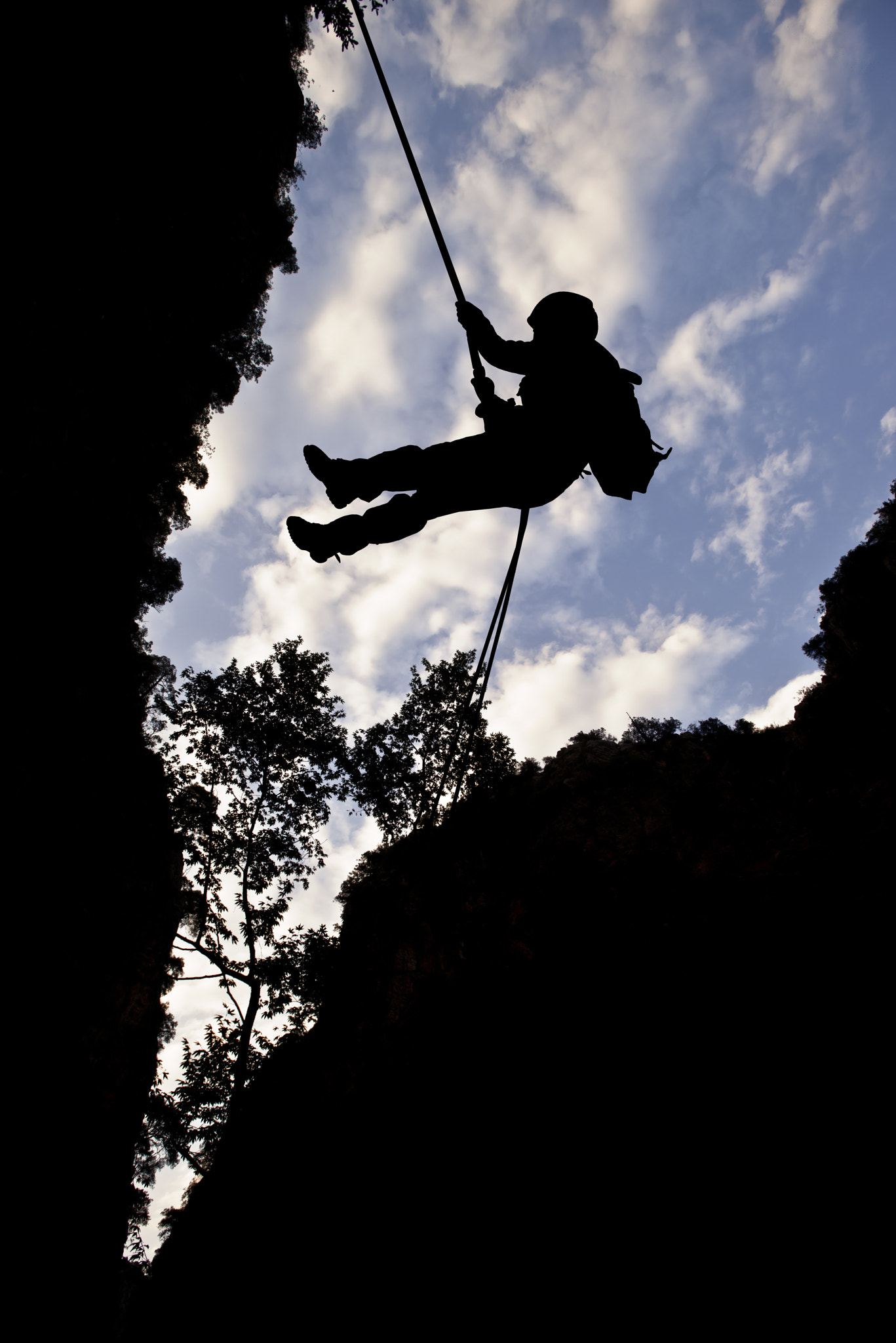 Nikon AF-S Nikkor 17-35mm F2.8D ED-IF sample photo. Rocky climbing photography