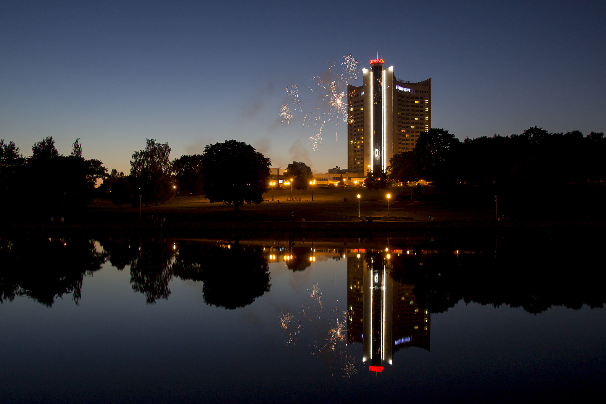 Canon EF-S 17-55mm F2.8 IS USM sample photo. Minsk  by night 4 photography