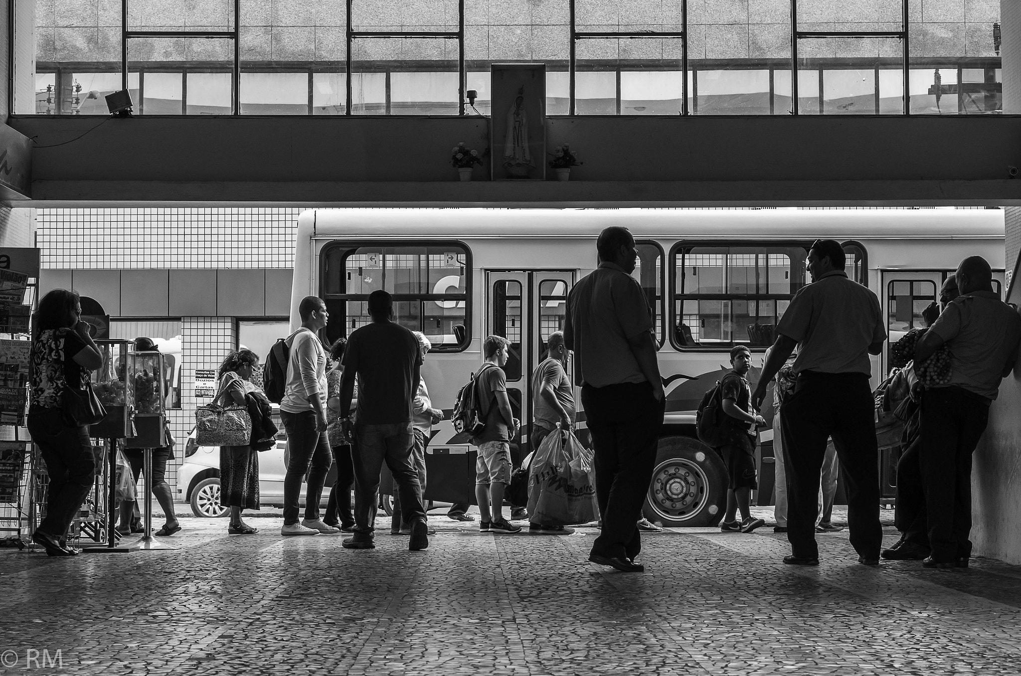 Pentax K-5 + Pentax smc DA 50mm F1.8 sample photo. Rush hour at the local bus station photography