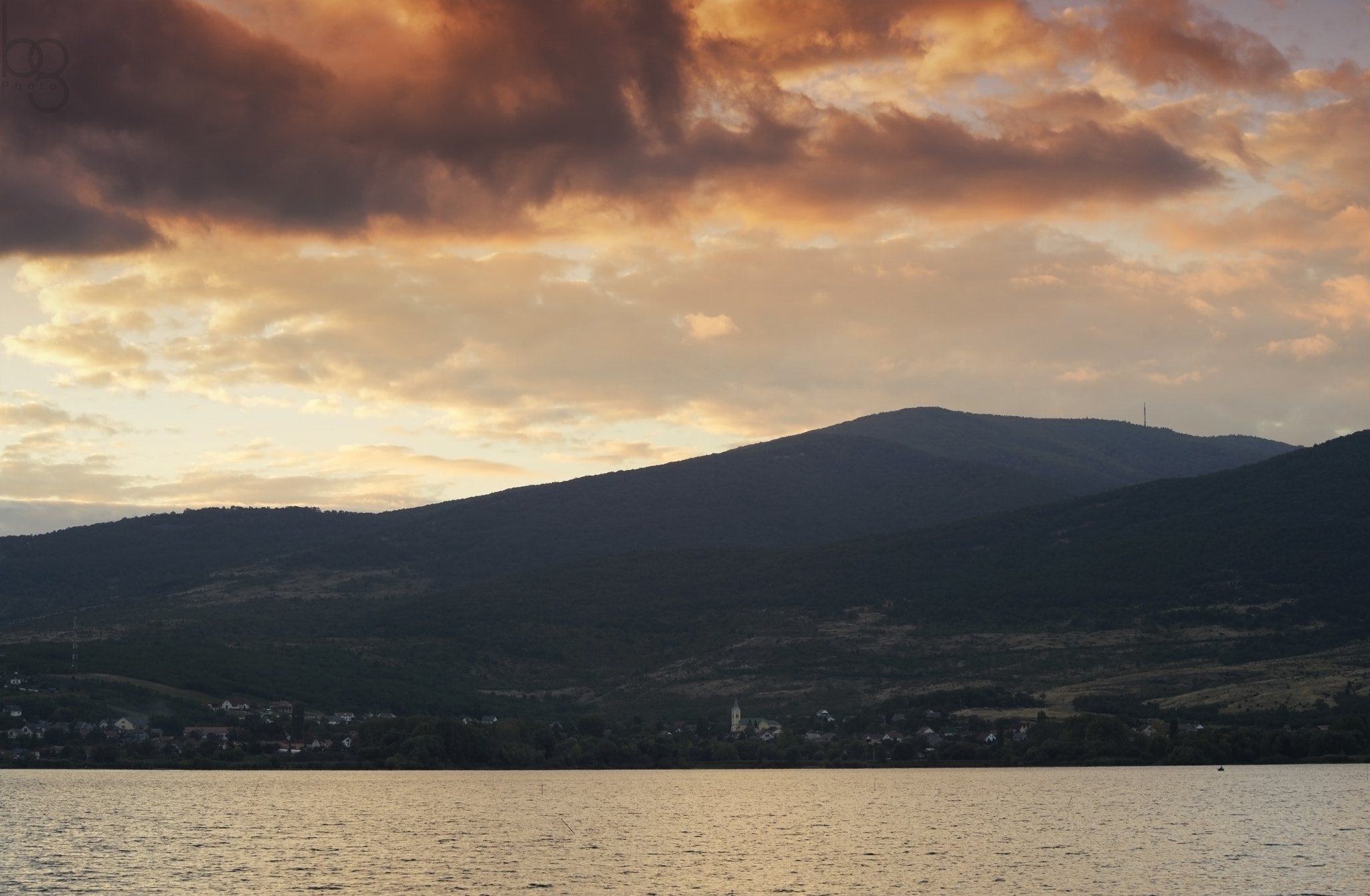Sigma 75-300mm F4.0-5.6 sample photo. The ridge is too... photography