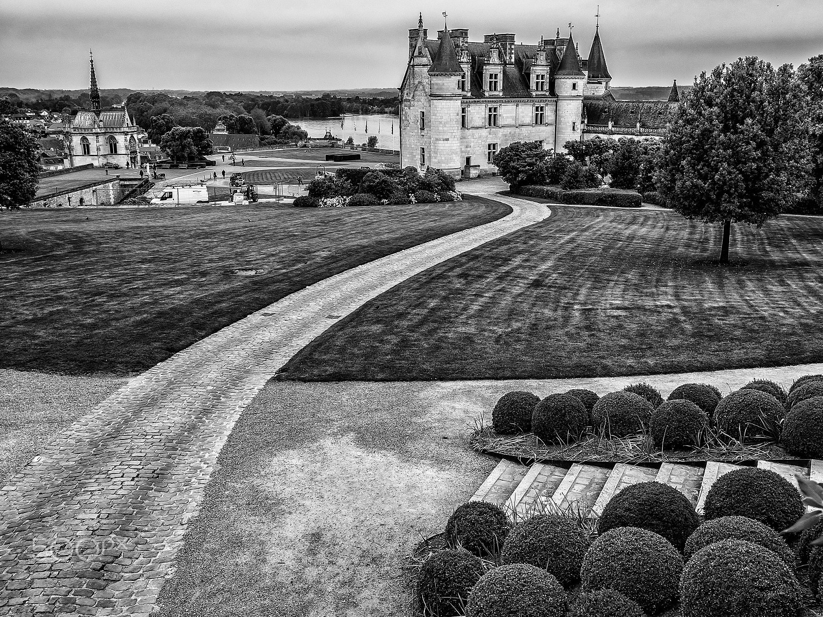LUMIX G VARIO PZ 14-42/F3.5-5.6 sample photo. The castle path photography