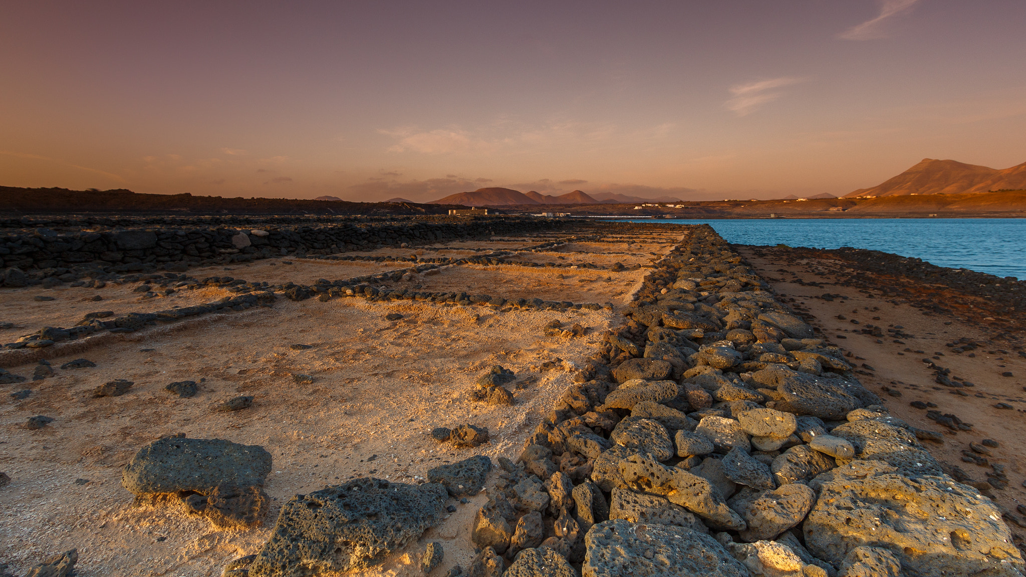 Canon EF-S 10-22mm F3.5-4.5 USM sample photo. Old salinas de janubio photography