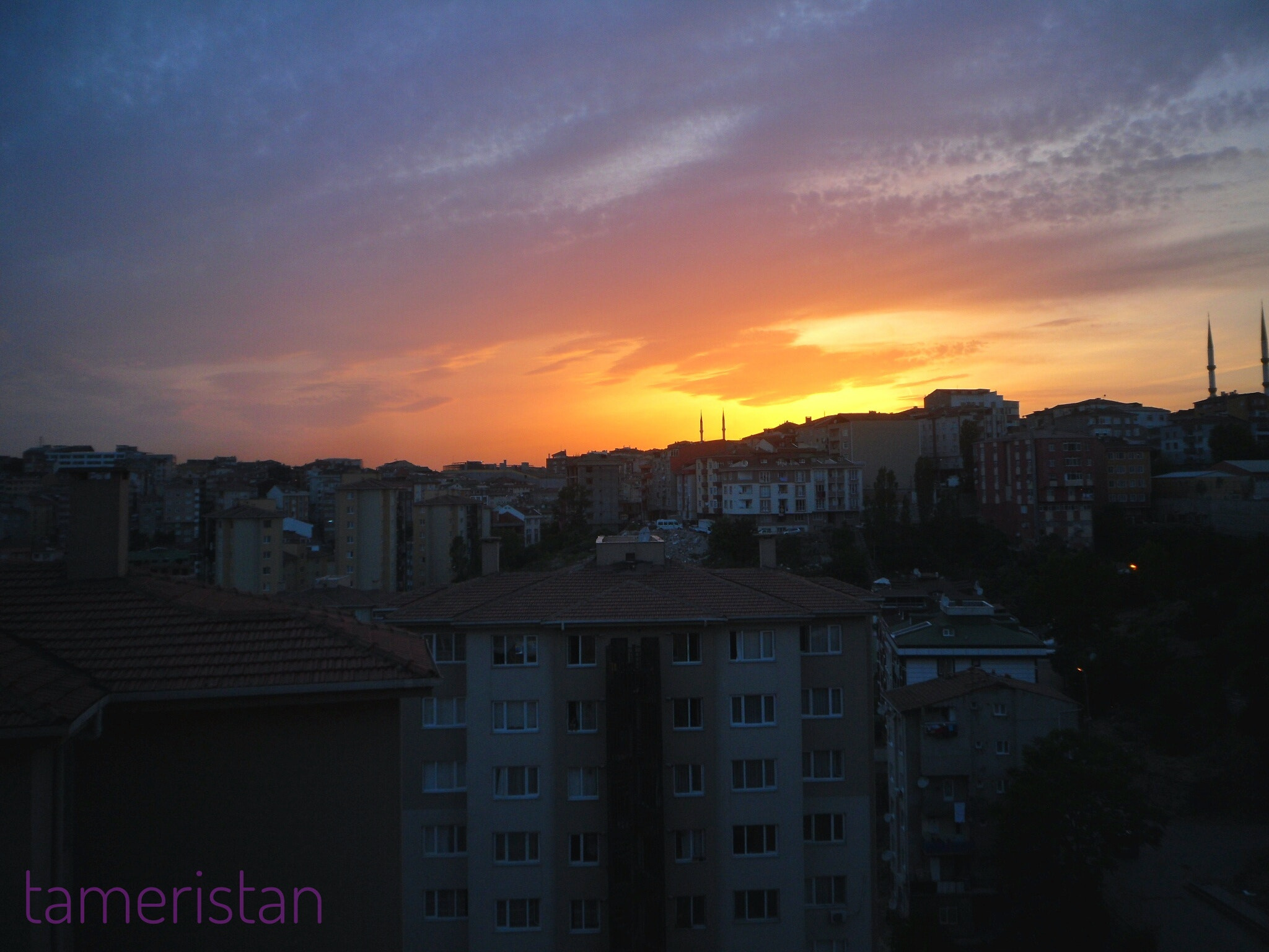 Samsung PL80/VLUU PL80/ SL630/ PL81 sample photo. Sunset in the city.  photography