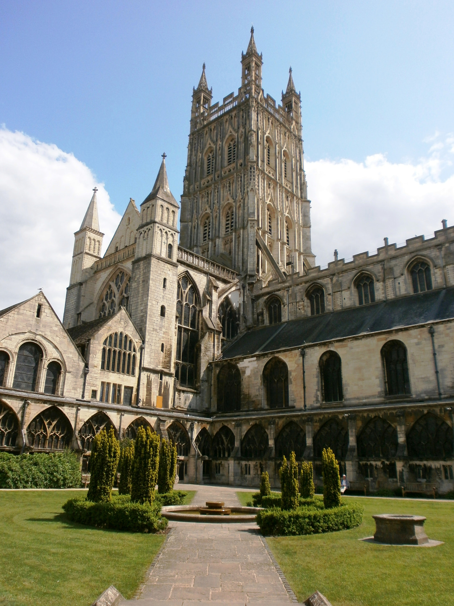 Olympus VG110,D700 sample photo. Gloucester cathedral photography