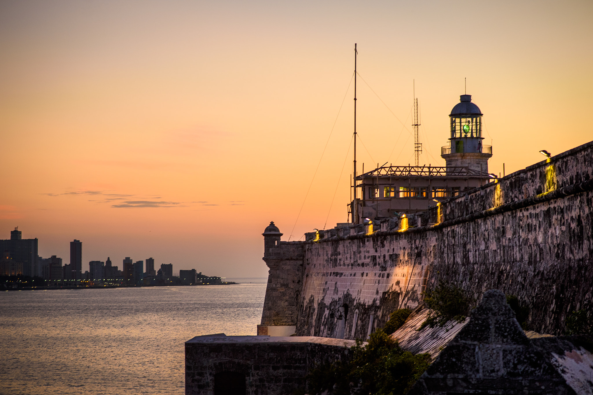 Nikon Df + Nikon AF-S Nikkor 85mm F1.8G sample photo. Sunset over havana (morro castle) photography