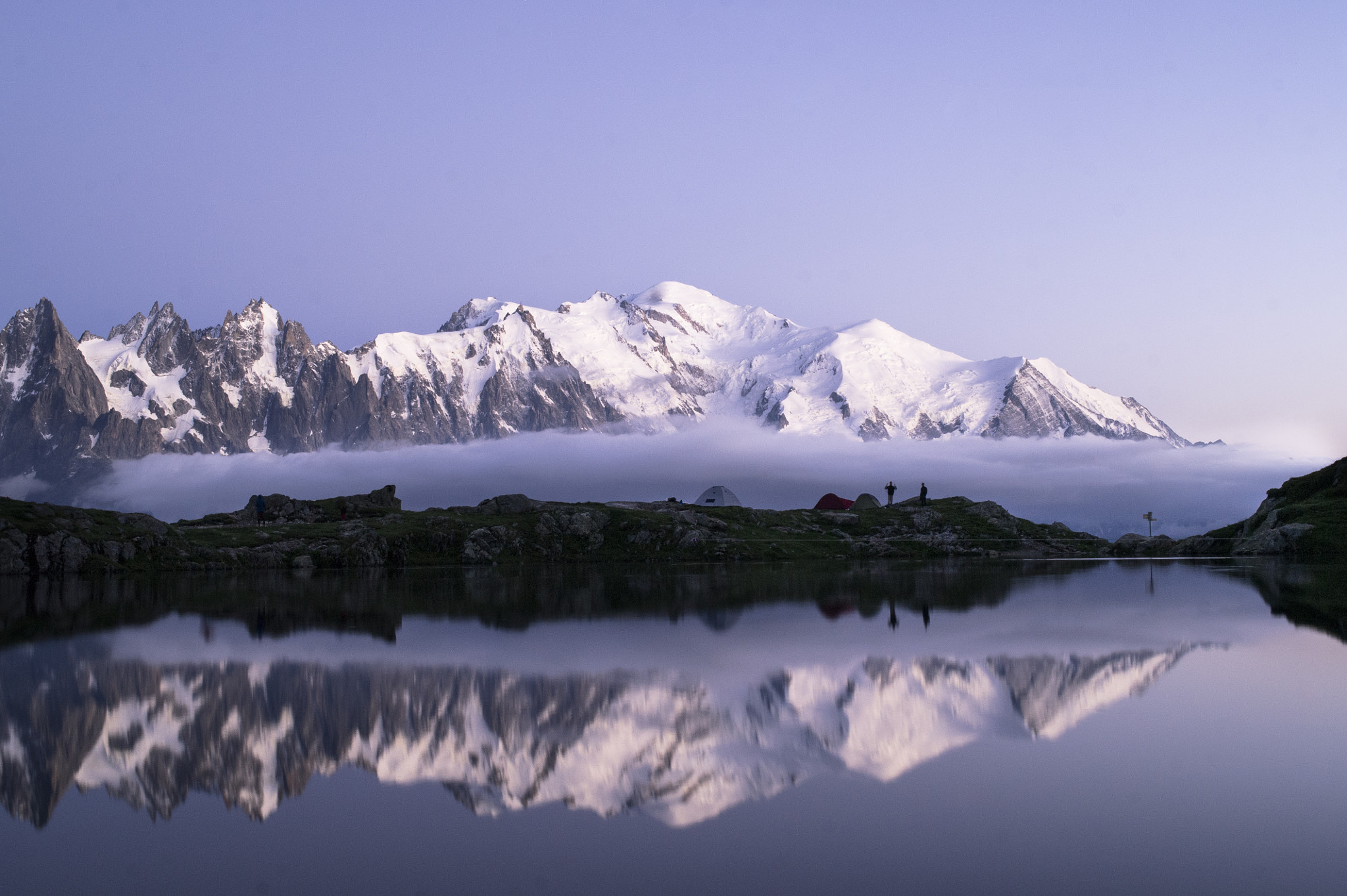 Samsung NX11 + Samsung NX 18-55mm F3.5-5.6 OIS sample photo. Mont blanc sunset nigth carpet photography