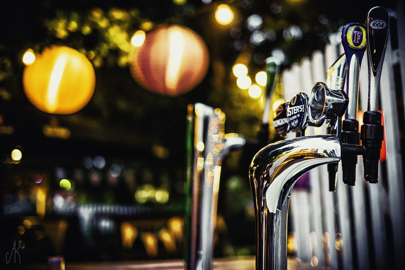 Fujifilm X-M1 + Fujifilm XF 35mm F1.4 R sample photo. Time for a drink photography