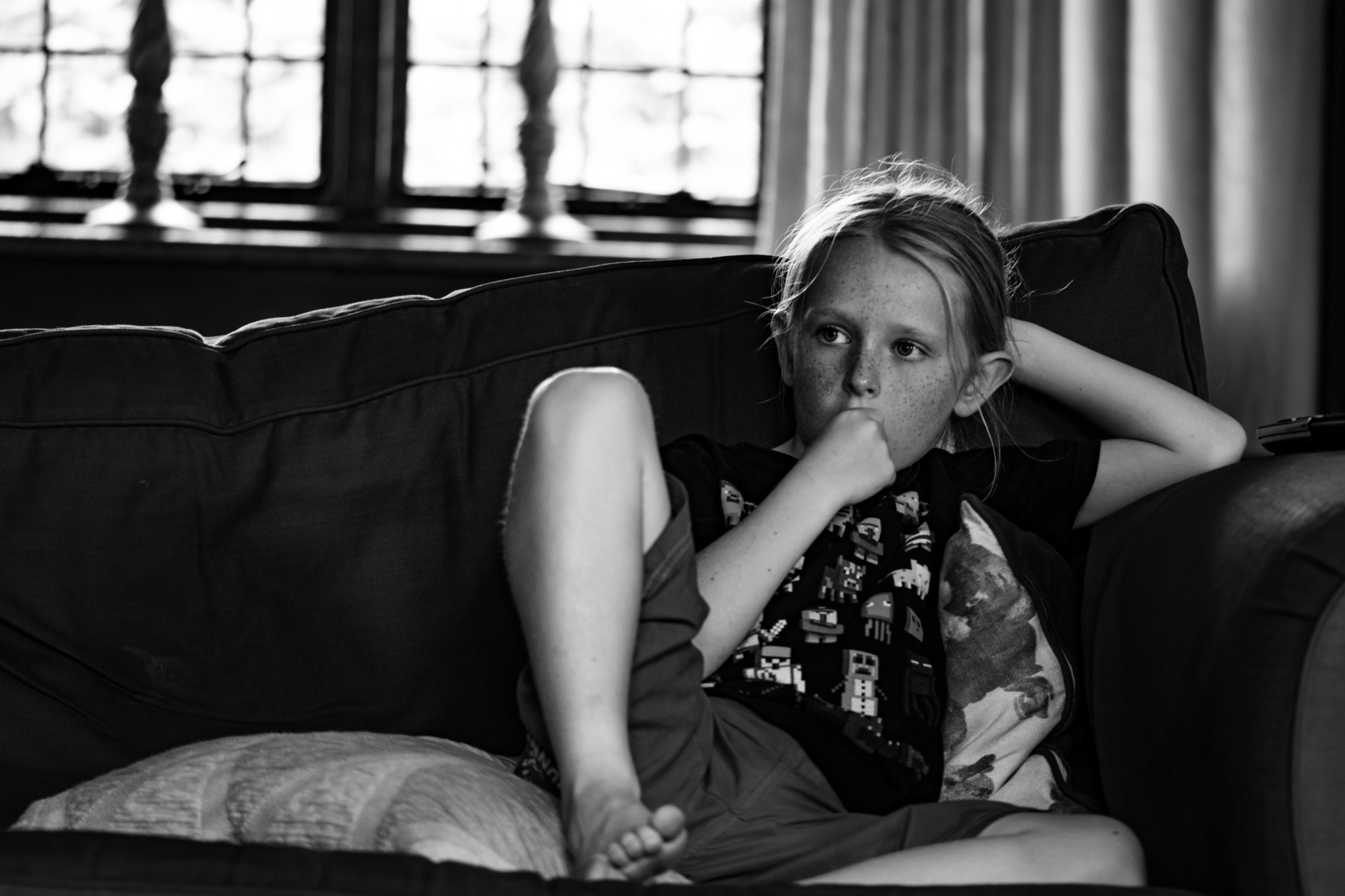 Nikon D3300 + Nikon AF-S Micro-Nikkor 105mm F2.8G IF-ED VR sample photo. Boy on couch photography