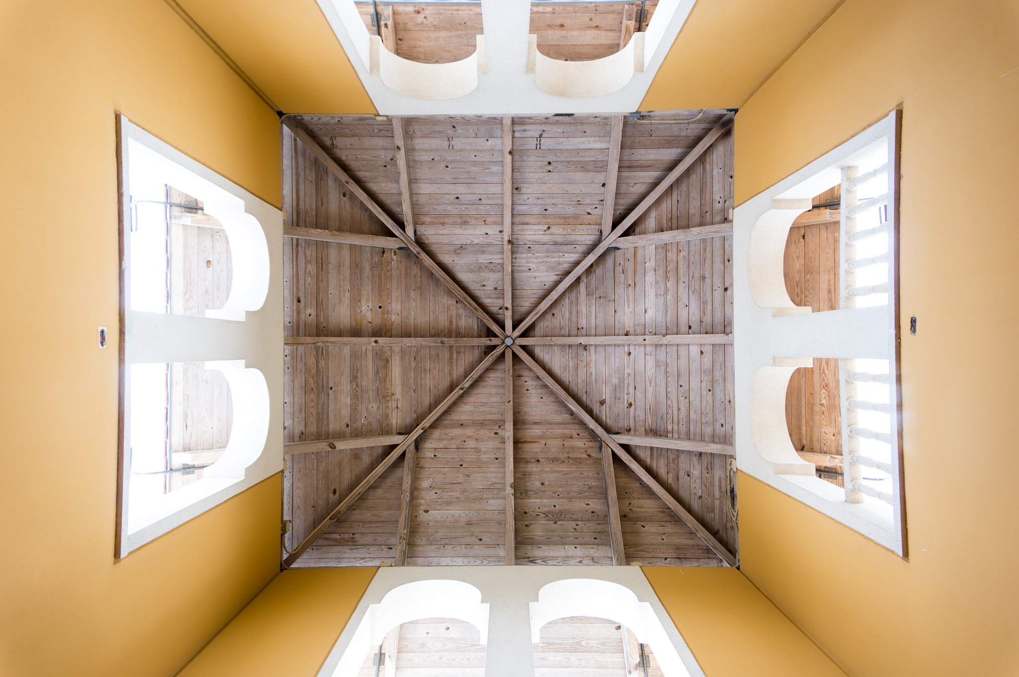Sony DT 16-105mm F3.5-5.6 sample photo. Premium outlets ceiling photography