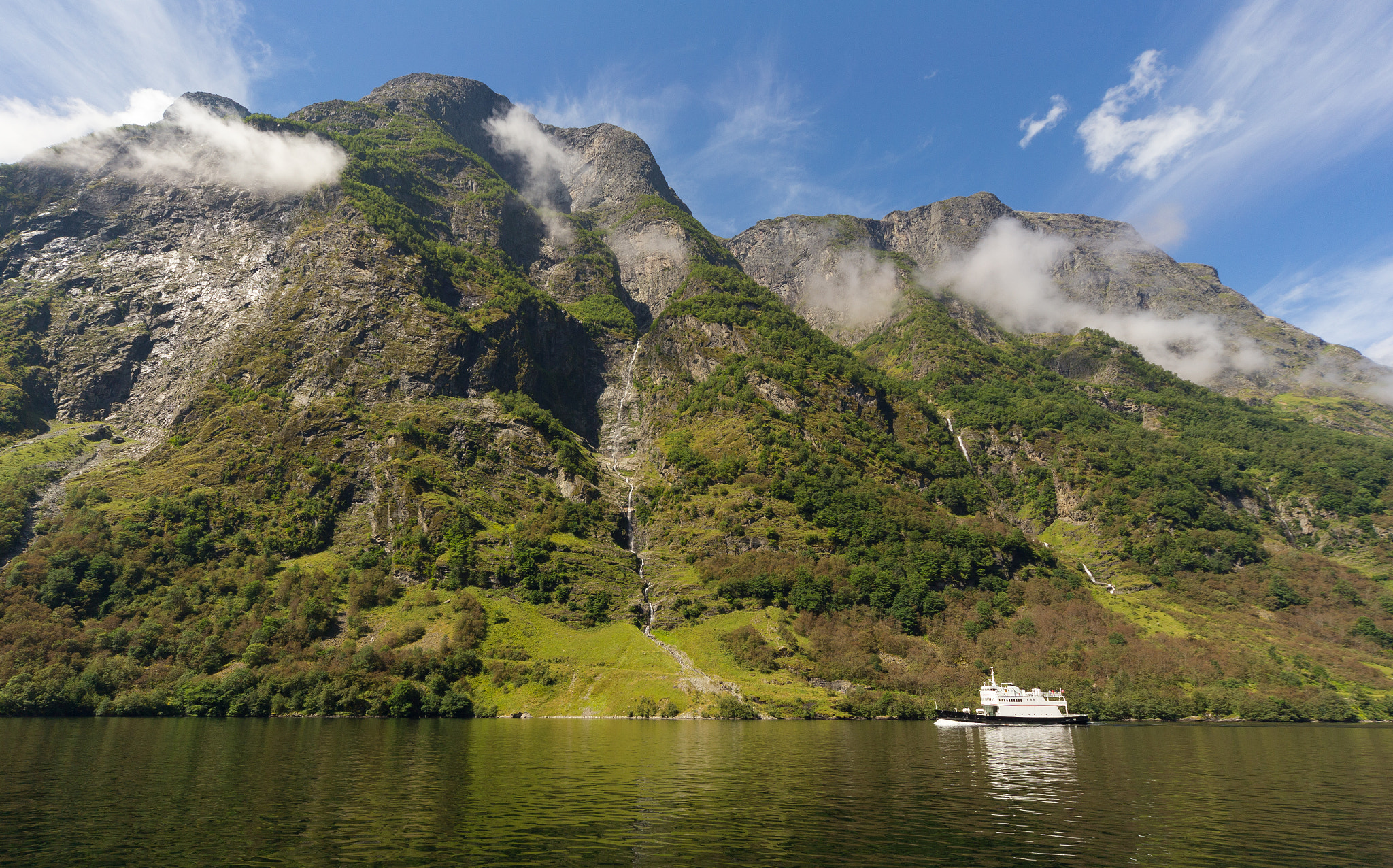 Canon EOS 6D + Sigma 12-24mm F4.5-5.6 EX DG Aspherical HSM sample photo. Nærøyfjorden photography