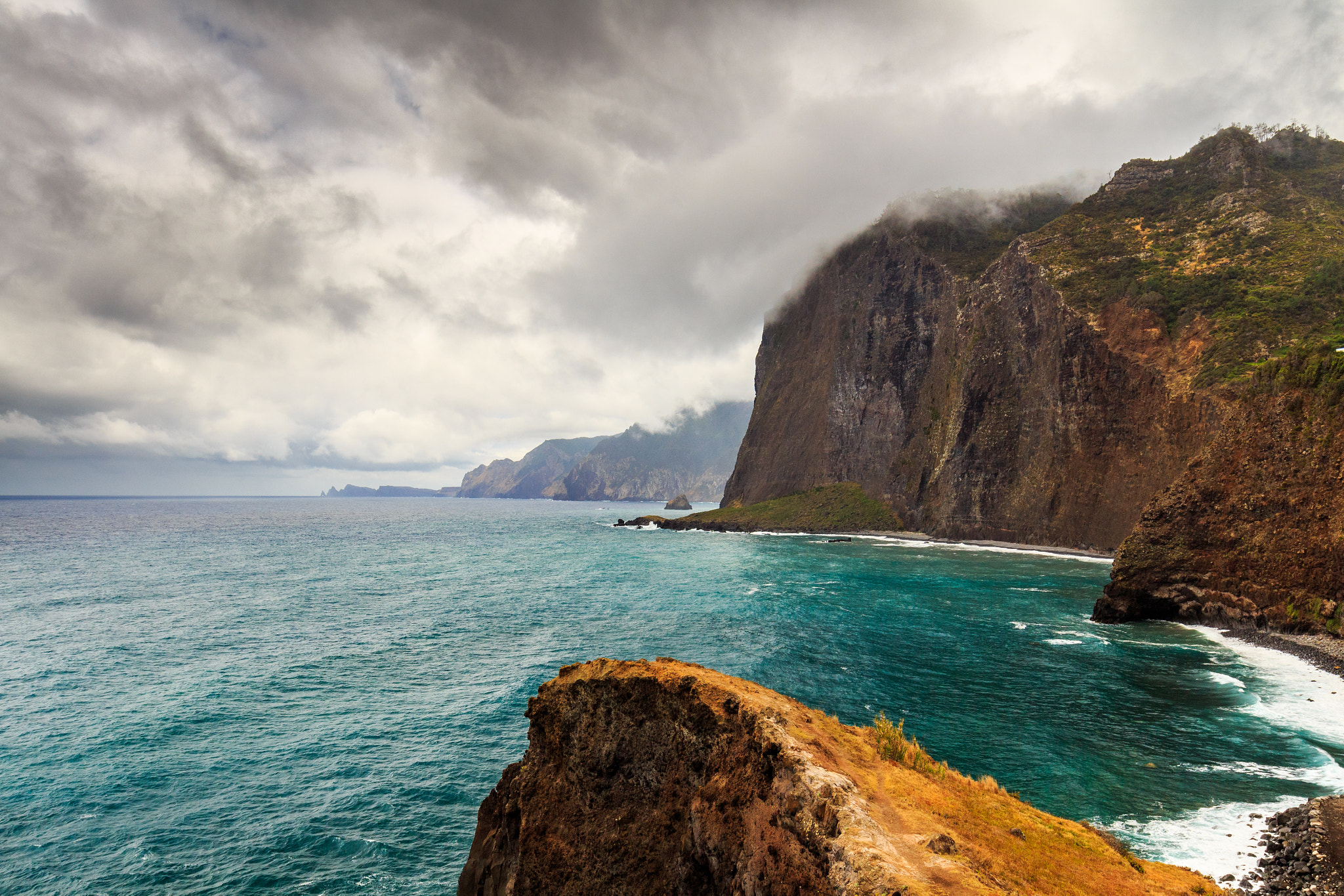 Canon EOS 700D (EOS Rebel T5i / EOS Kiss X7i) + Canon EF 16-35mm F4L IS USM sample photo. Beautiful madeira landscape with azure water and green cliffs, portugal photography