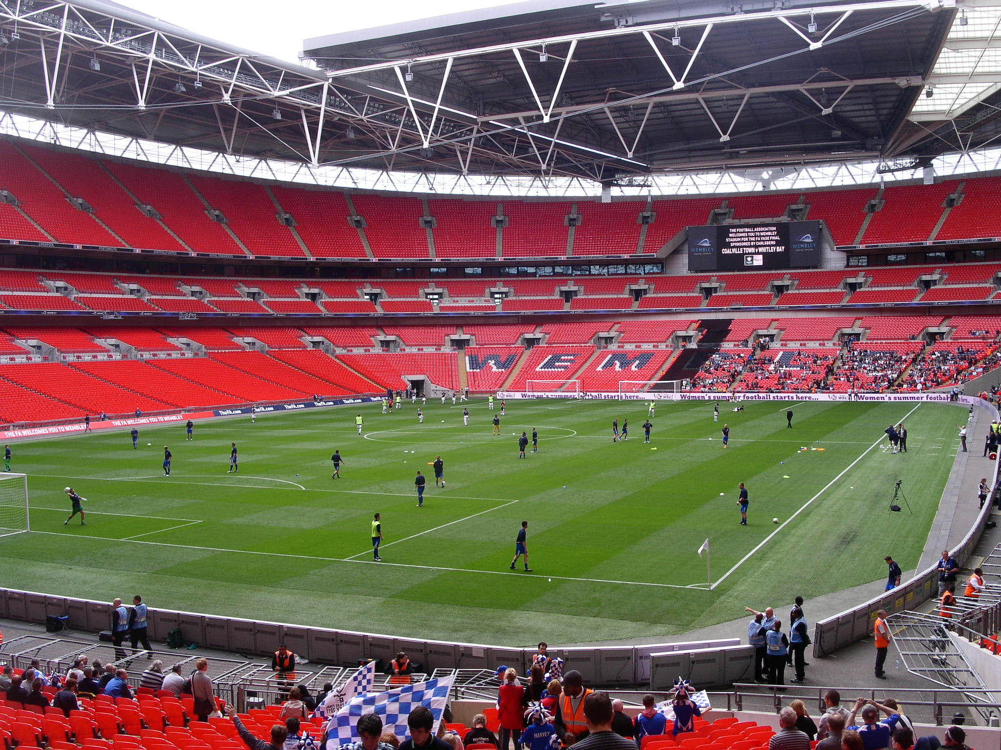 KONICA MINOLTA DiMAGE F300 sample photo. Wembley stadium photography