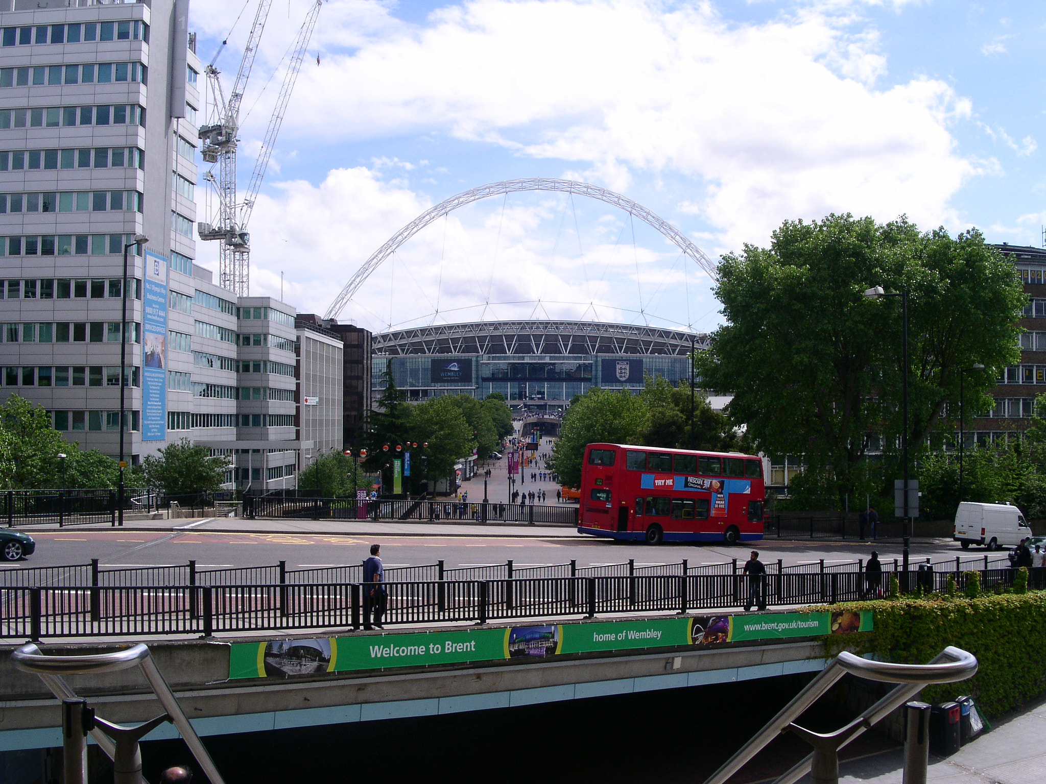 KONICA MINOLTA DiMAGE F300 sample photo. Wembley way... photography