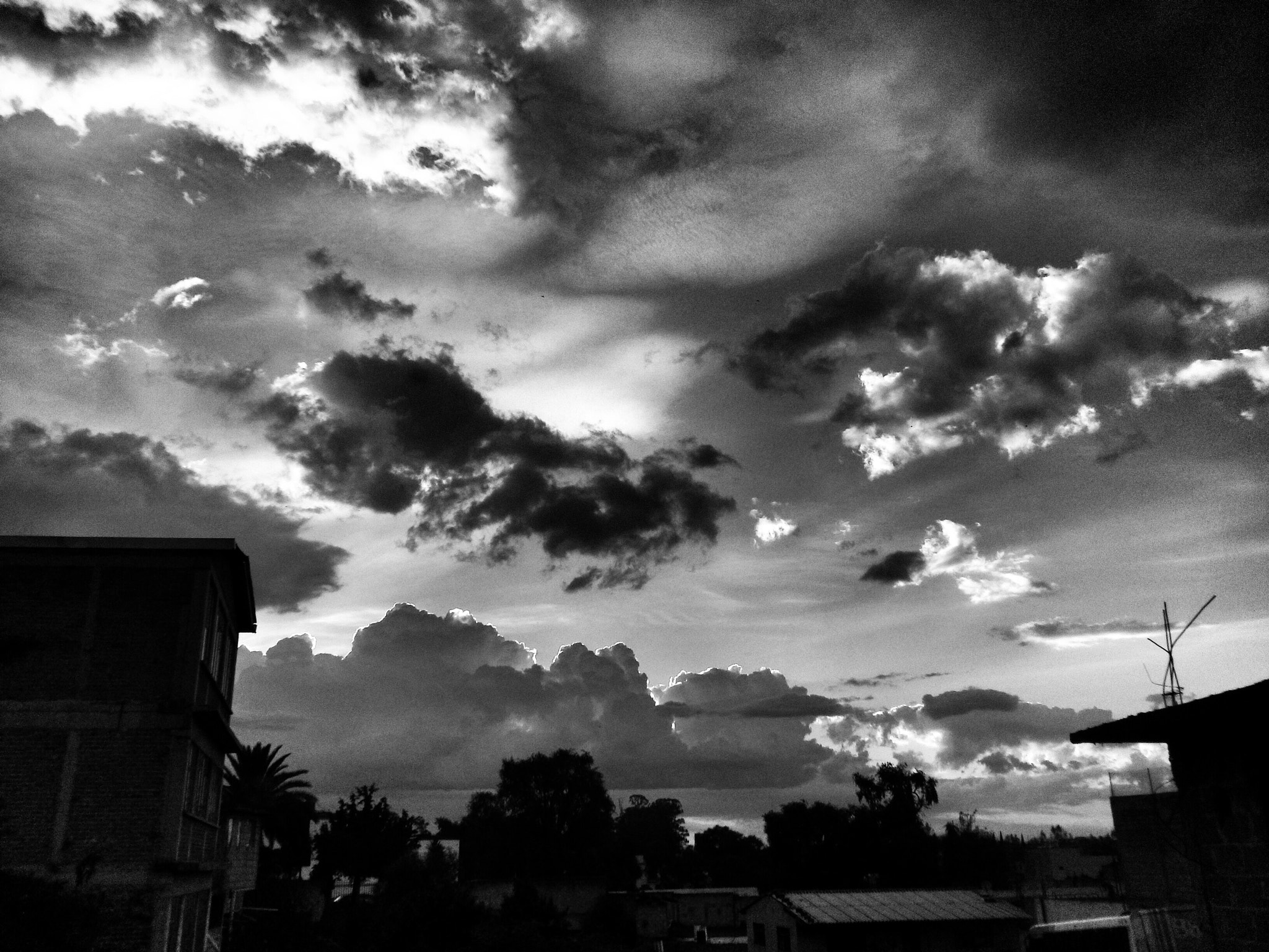 LG LBello sample photo. Nubes tenebrosas photography