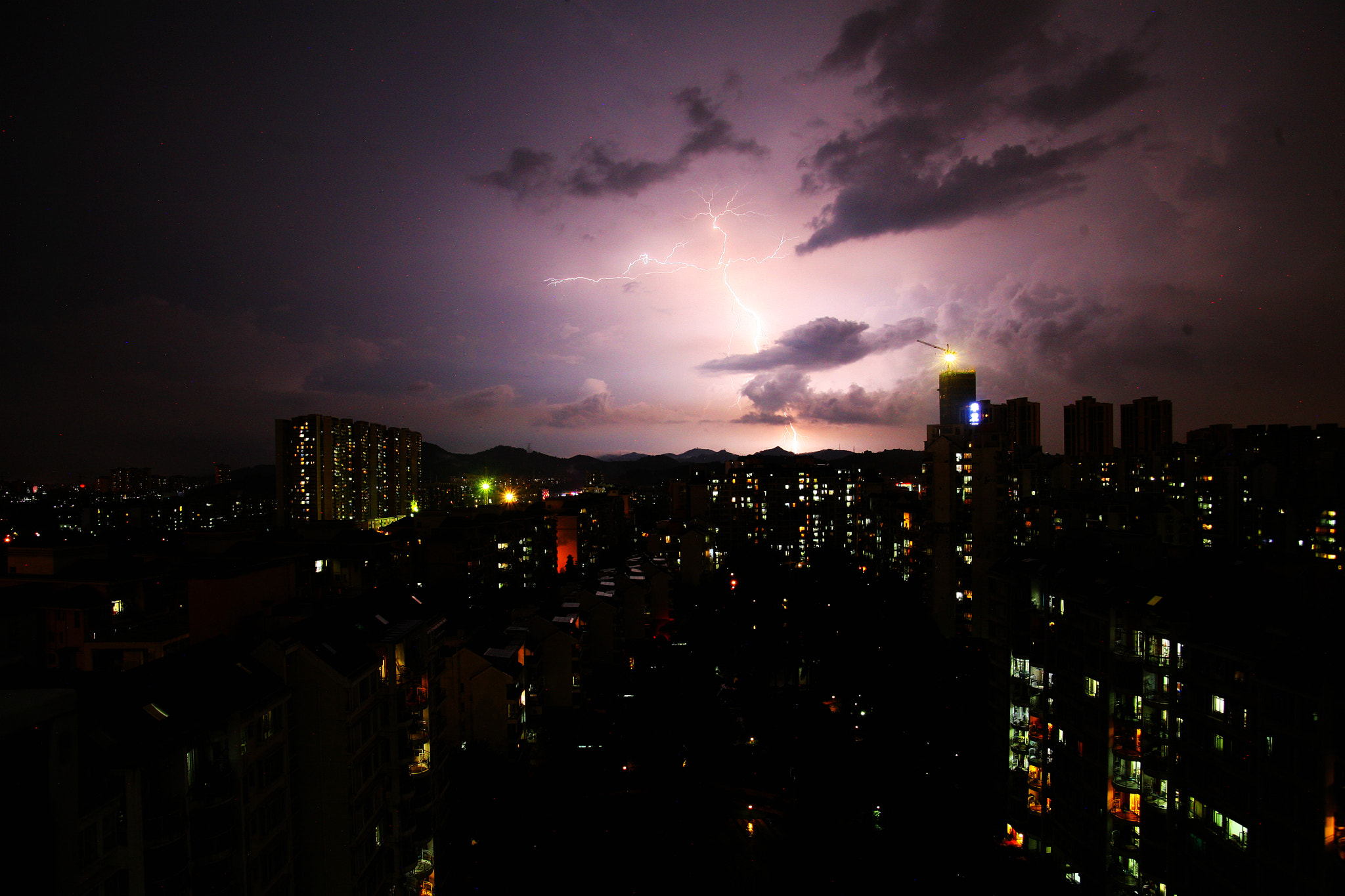 Canon EOS 5D + Tamron SP AF 17-35mm F2.8-4 Di LD Aspherical (IF) sample photo. Thunder photography