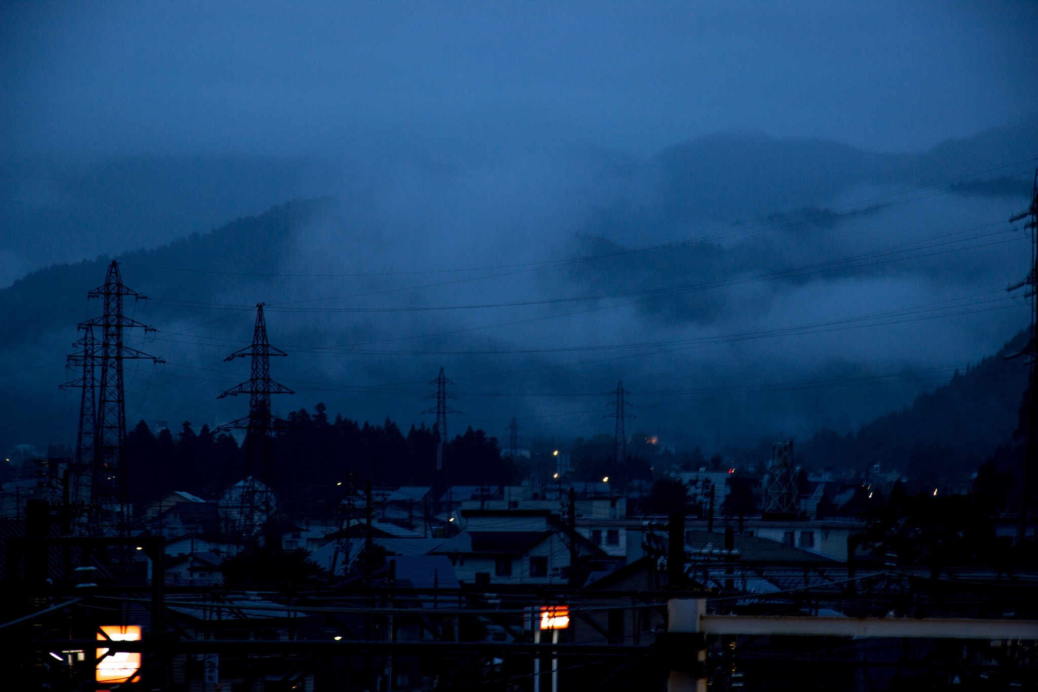 Canon EOS 600D (Rebel EOS T3i / EOS Kiss X5) sample photo. Night shot from echigo-yuzawa station photography