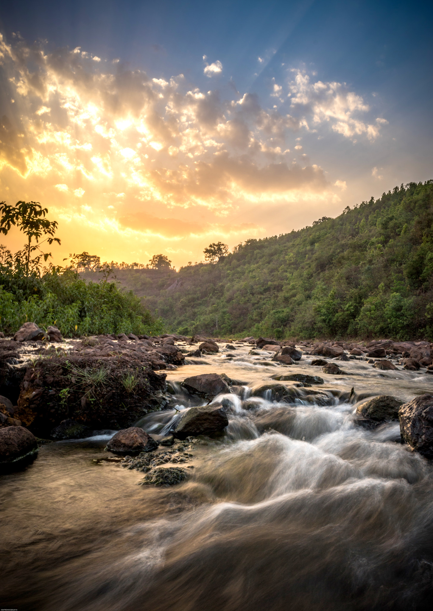Canon EOS 750D (EOS Rebel T6i / EOS Kiss X8i) sample photo. Sunset on river sona photography