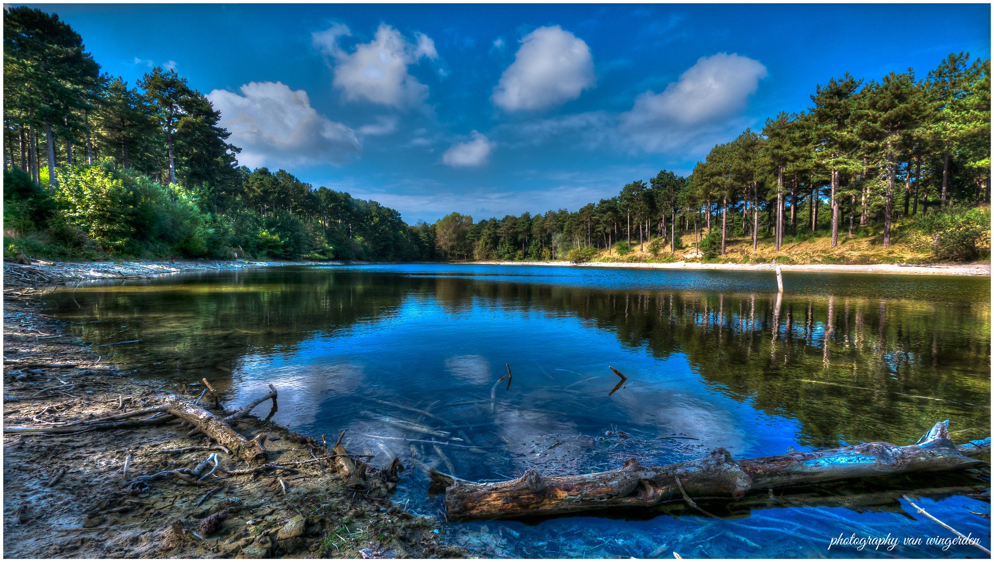 Panasonic Lumix DMC-GX7 + Panasonic Lumix G Vario 7-14mm F4 ASPH sample photo. Lake photography