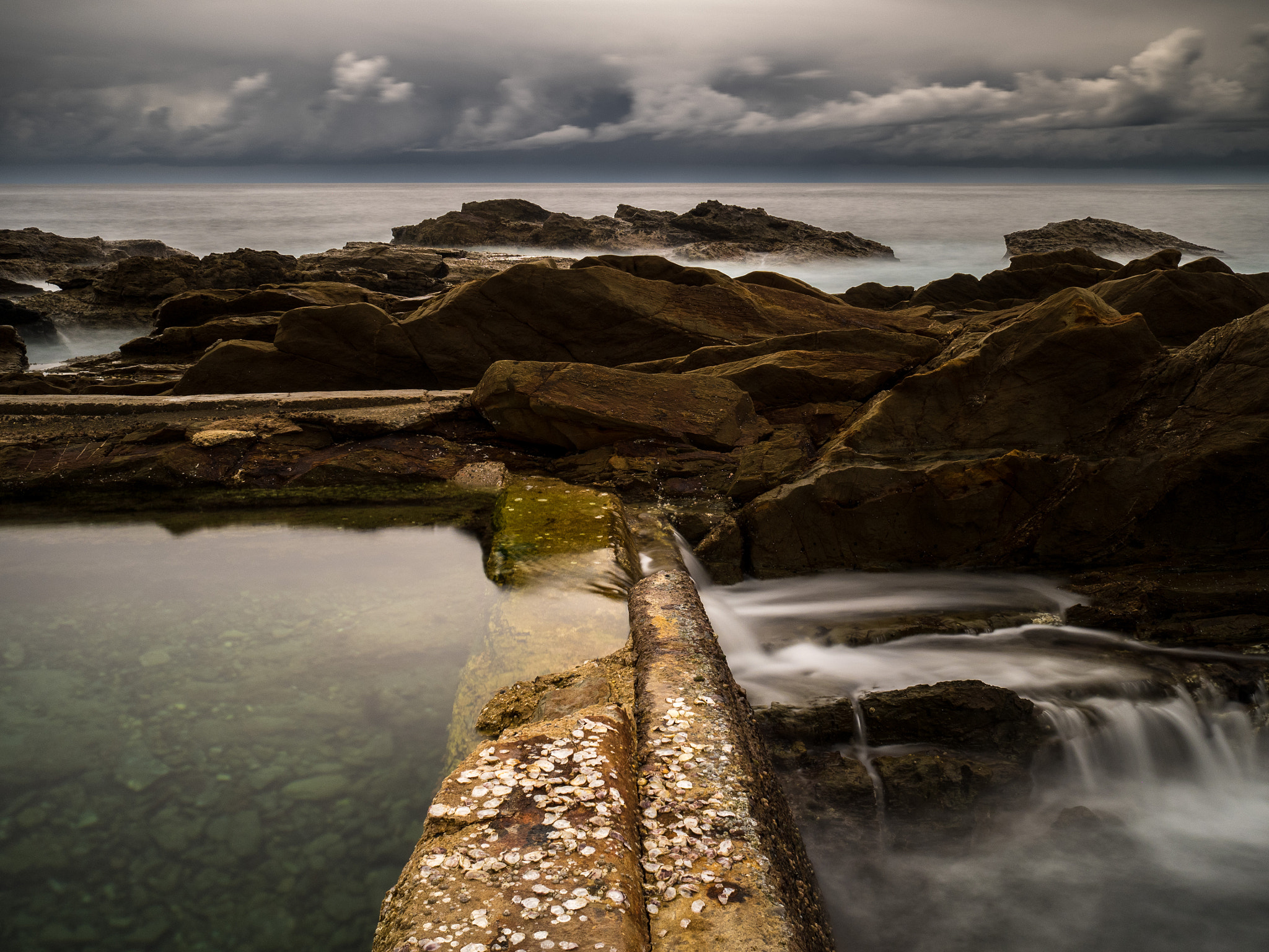 Olympus OM-D E-M1 + Olympus M.Zuiko Digital 17mm F1.8 sample photo. Bermagui pool 1 photography