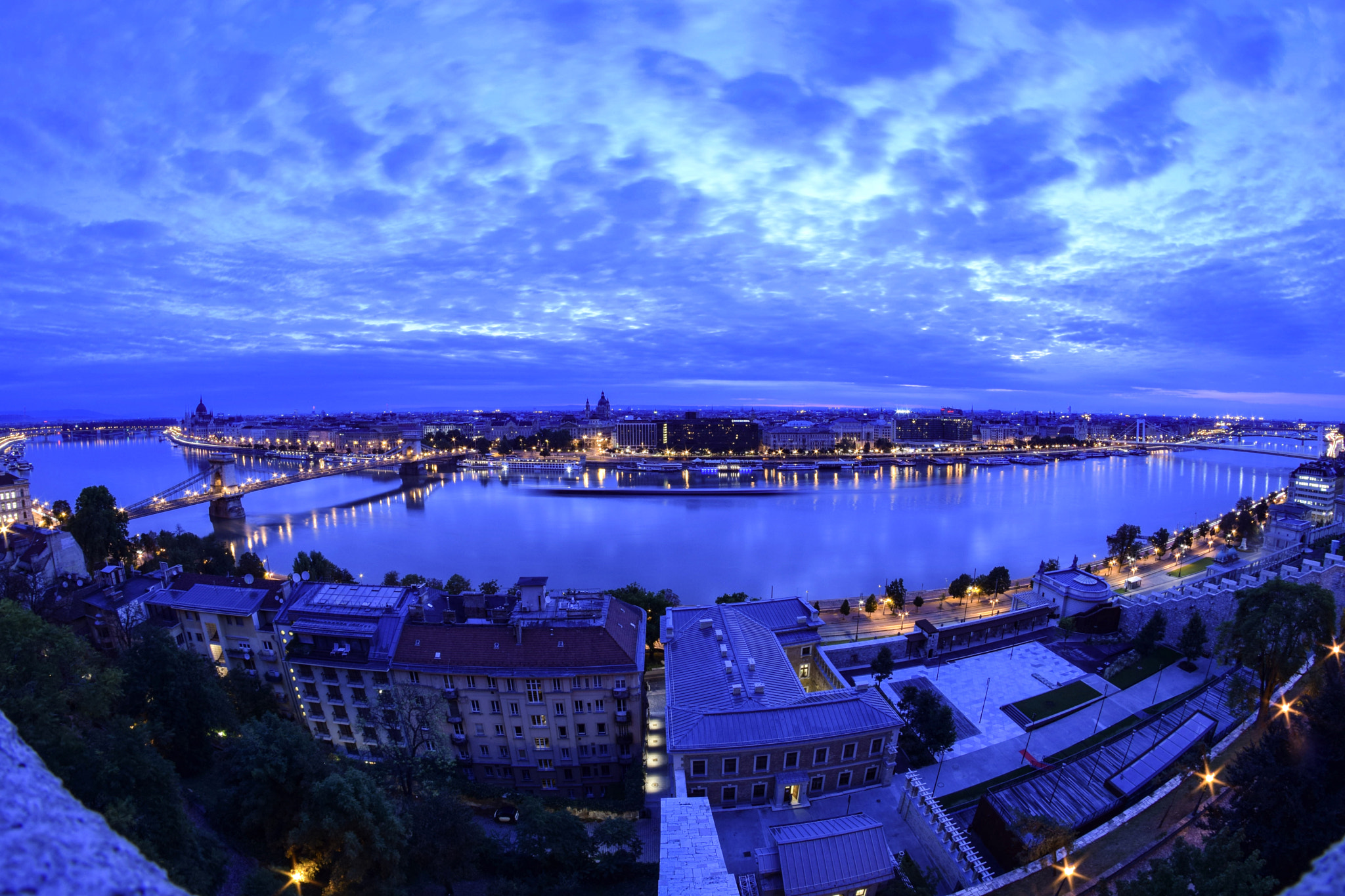 Nikon D5300 + Samyang 8mm F3.5 Aspherical IF MC Fisheye sample photo. Budapest morning photography