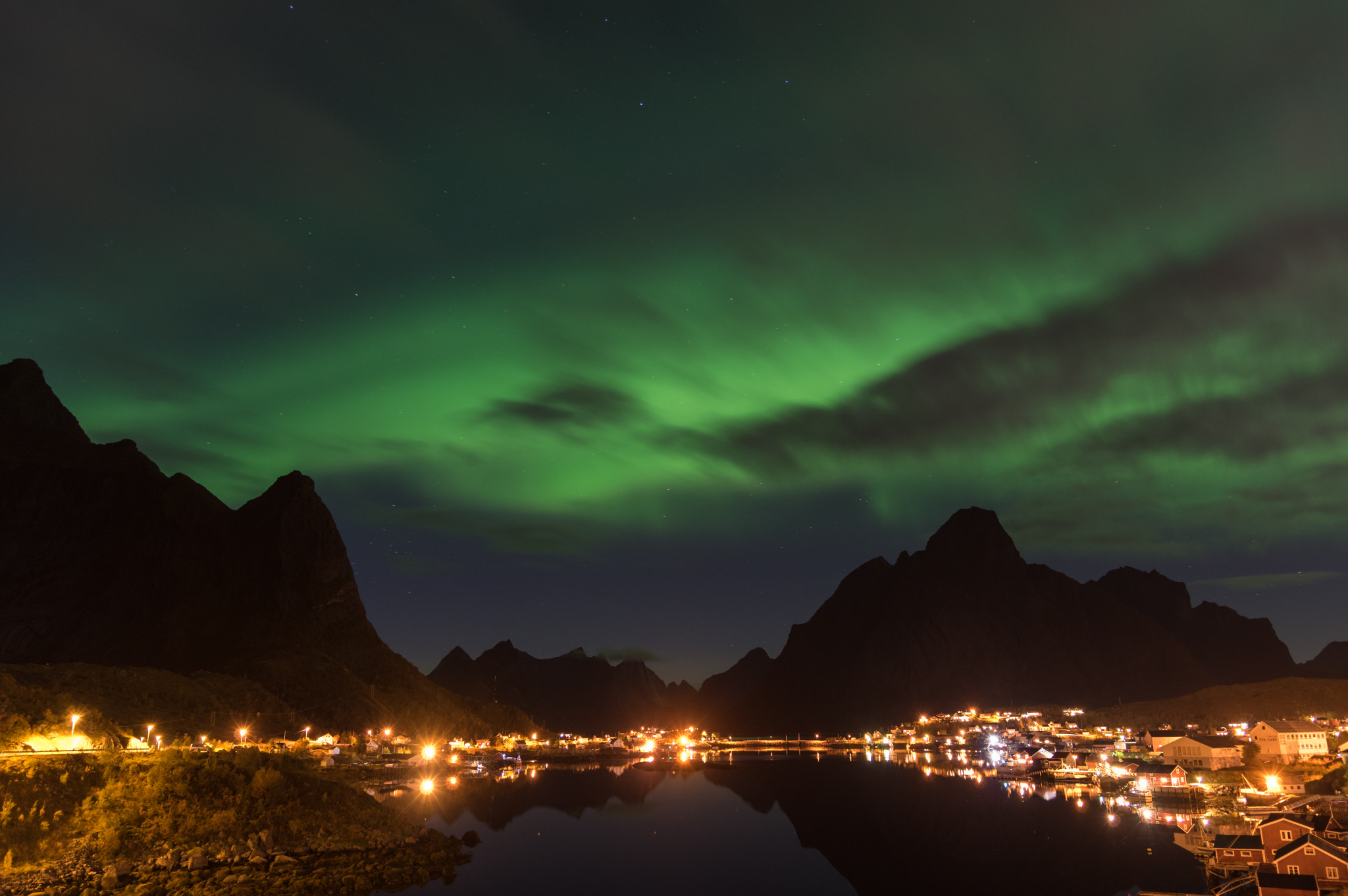 Sigma 17-50mm F2.8 EX DC HSM sample photo. Northern lights over reine photography