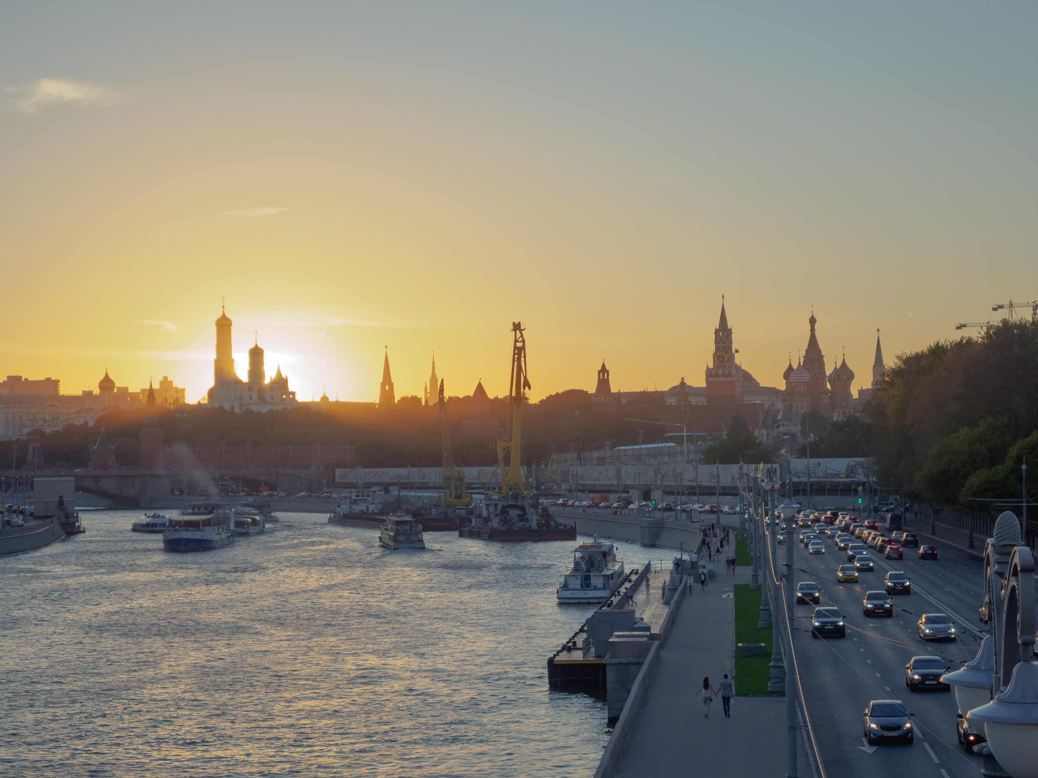 LUMIX G VARIO 14-42/F3.5-5.6 II sample photo. Moscow sunset photography