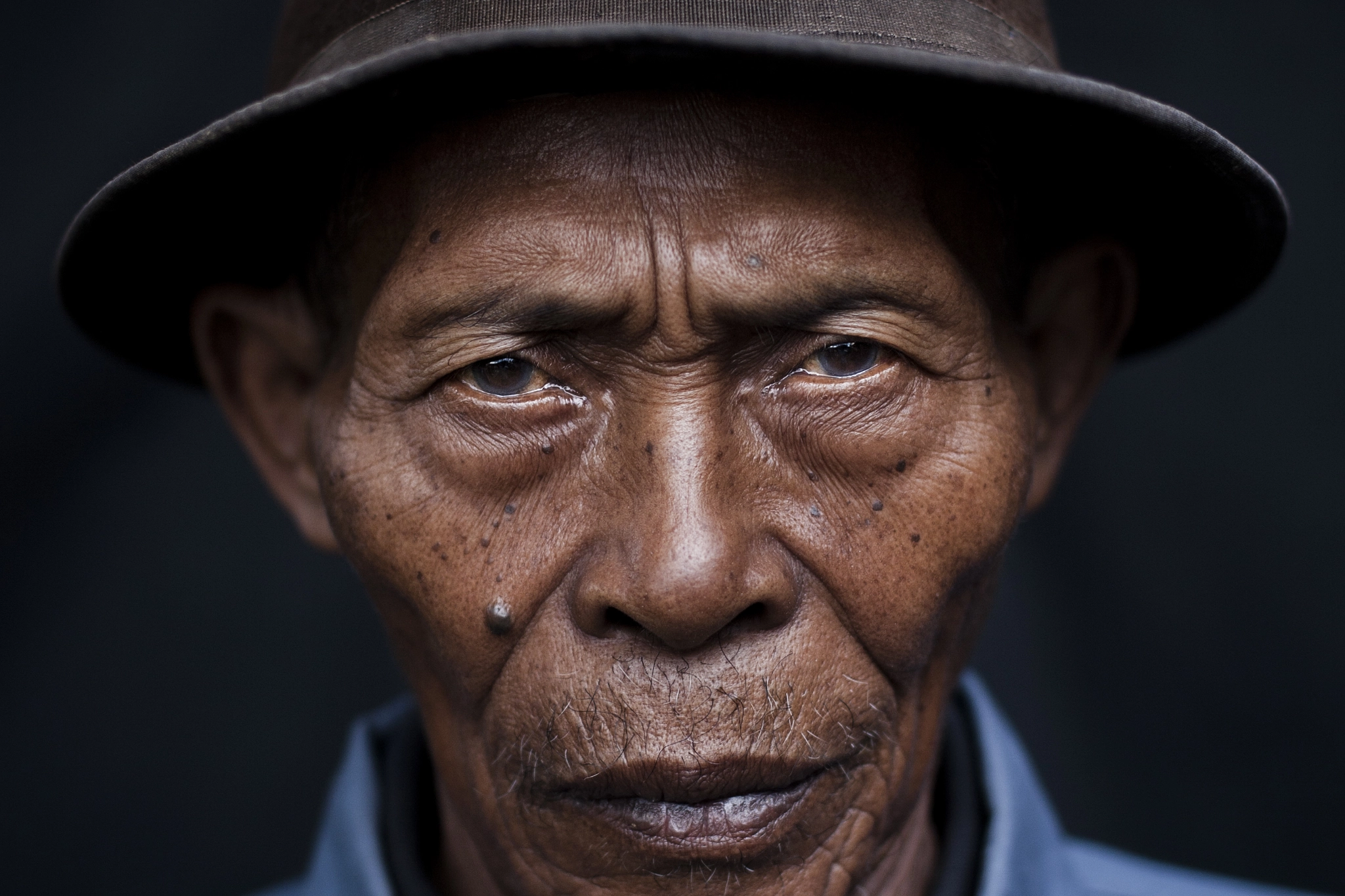 Canon EOS-1D Mark III sample photo. A man photography