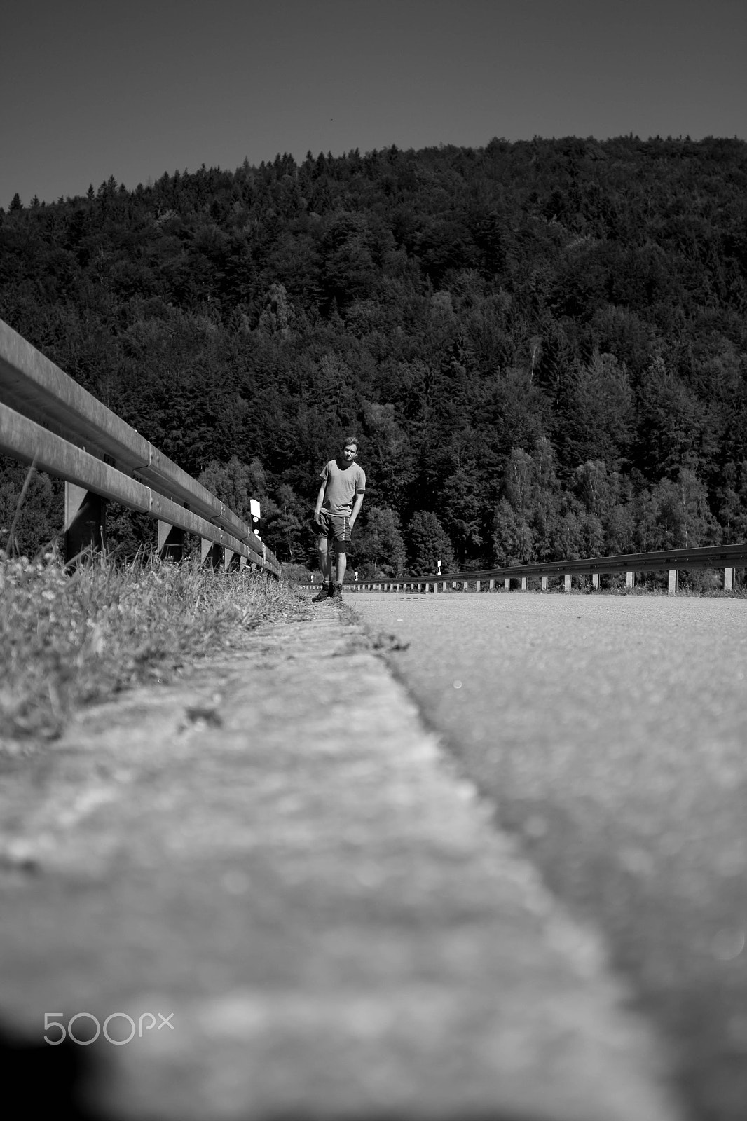 Canon EF 28mm F2.8 IS USM sample photo. Chance of a street portrait photography