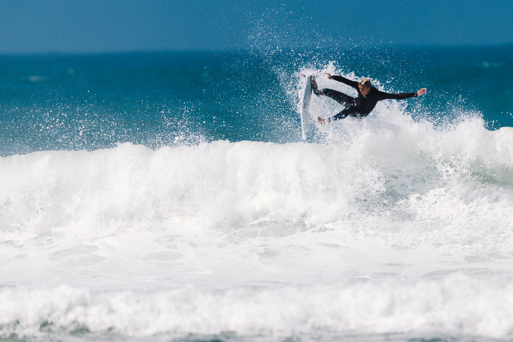 Canon EF 600mm f/4L IS sample photo. Surftrip photography