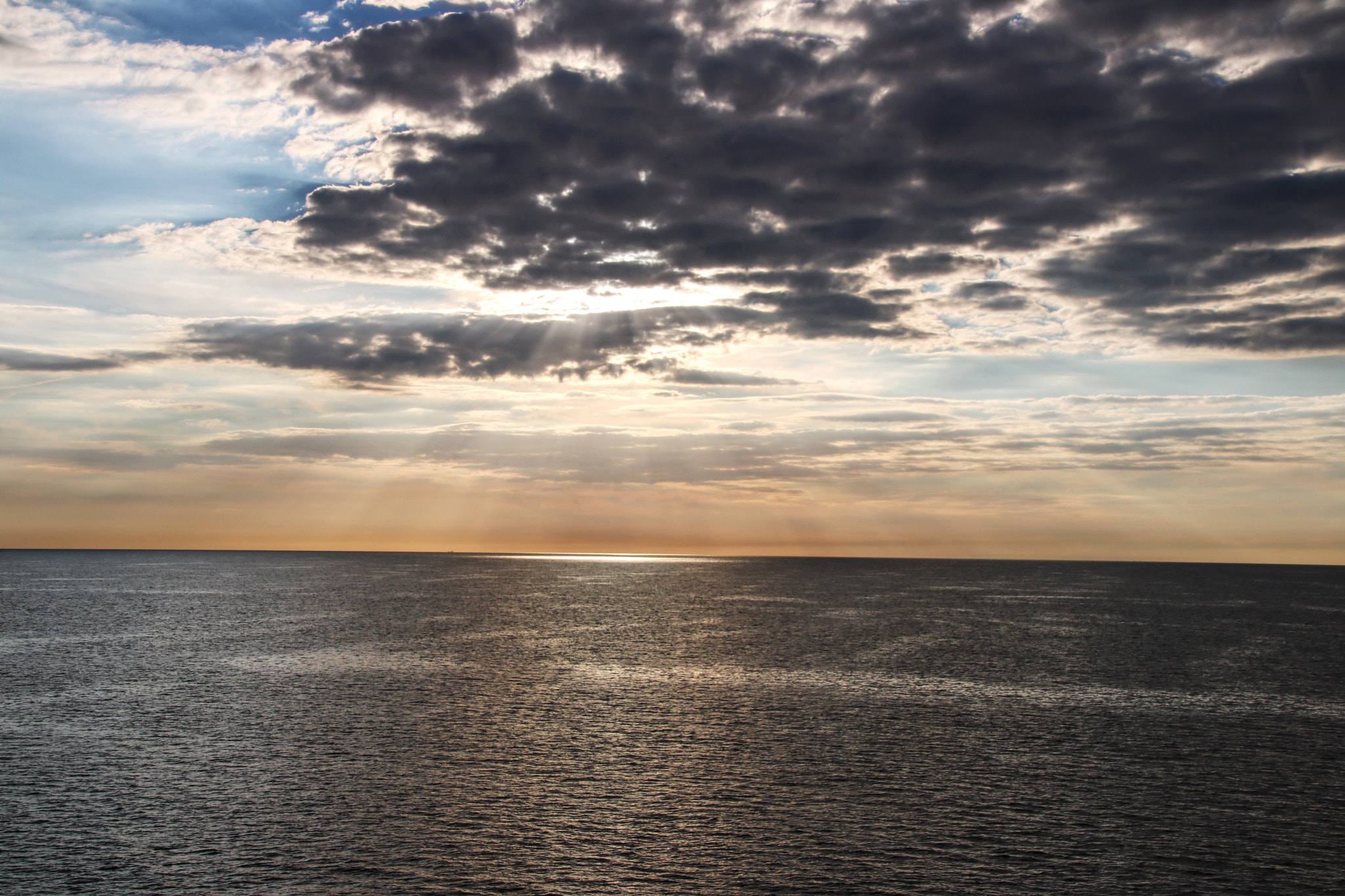 Sigma 18-125mm F3.8-5.6 DC OS HSM sample photo. Magical sun photography