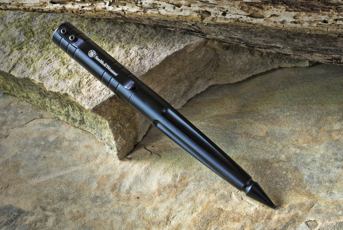 Canon EF 50mm F2.5 Macro sample photo. Smith & wesson tactical pen photography