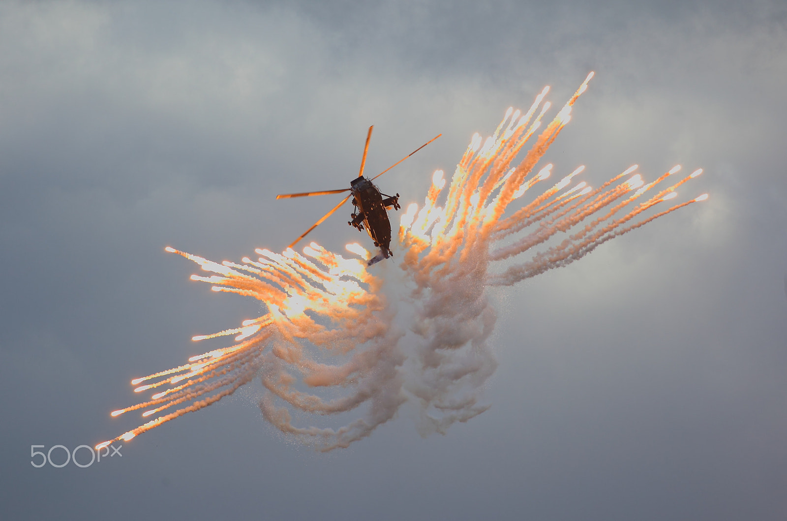 Canon EF 100-400mm F4.5-5.6L IS USM sample photo. Seaking firing decoy flares photography